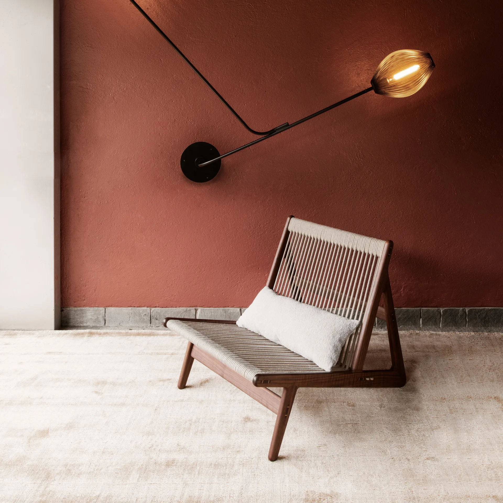 Silla MR01 Initial Chair, nogal aceitado GUBI