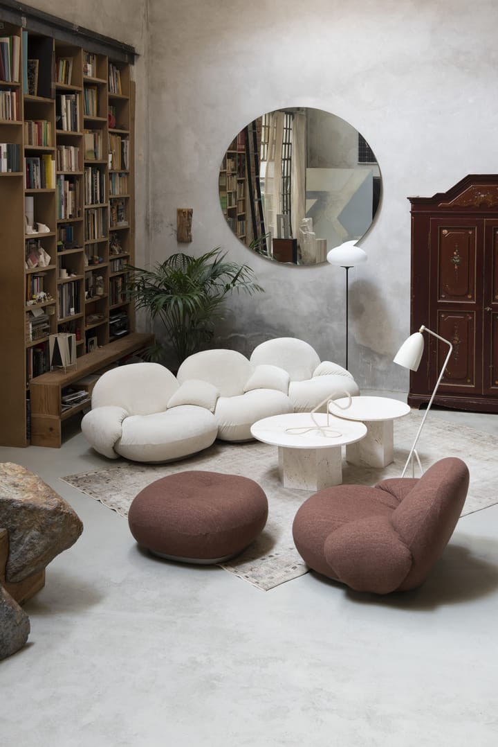 Sillón con reposabrazos Pacha, Karakorum 001-pearl gold GUBI