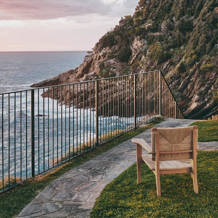 Sillón lounge F-chair Outdoor, Teak GUBI