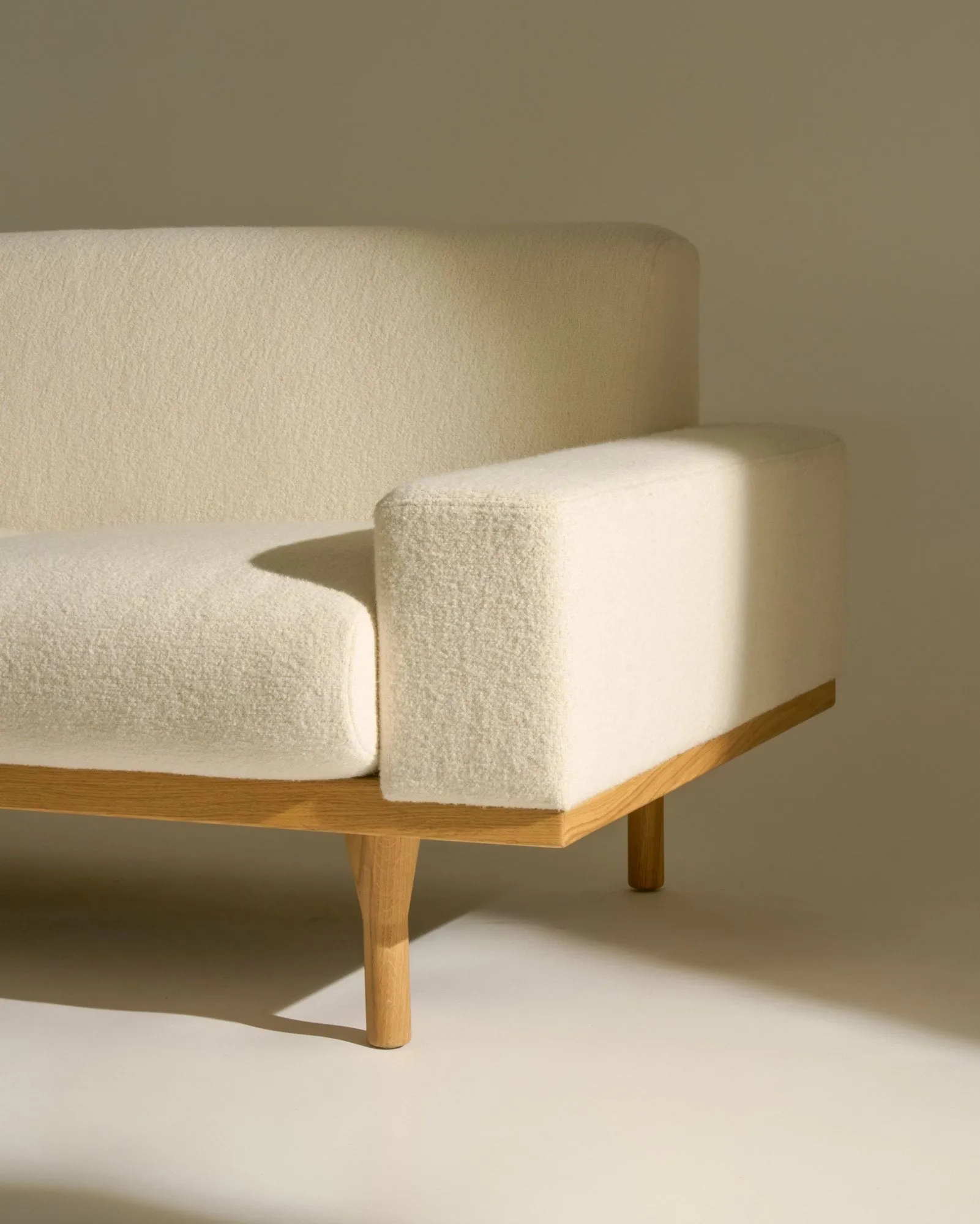 SW50 sofá, Harp 24 Ivory-roble aceitado, 4 plazas GUBI
