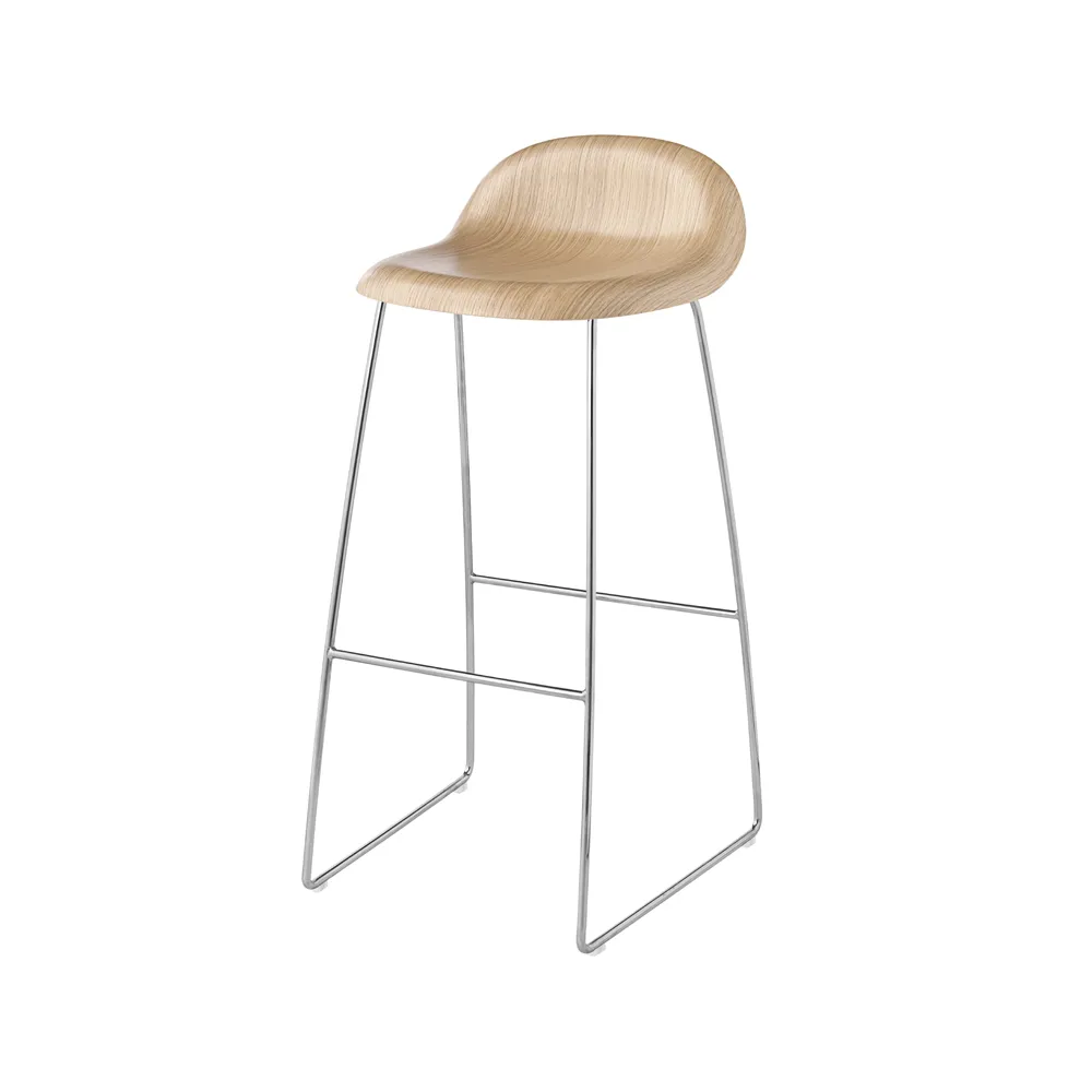 Taburete bar Gubi 3D alto, Oak matt lacqured, piezas de acero cromado GUBI