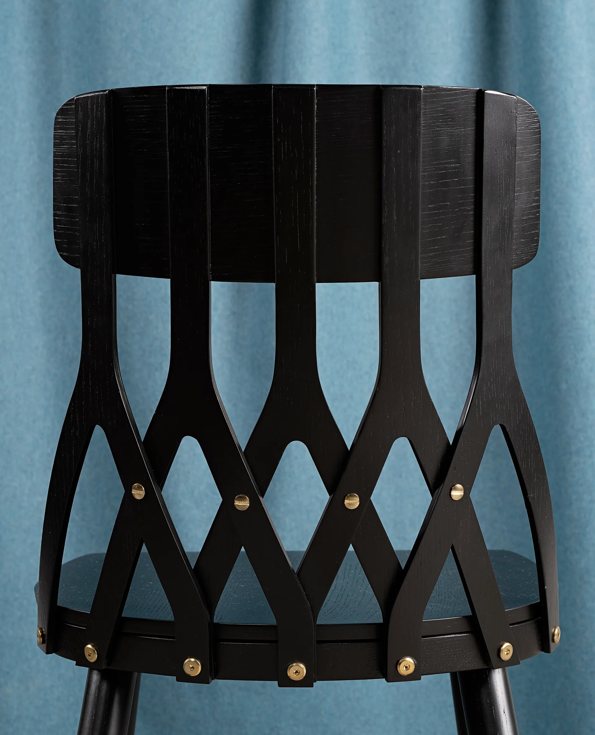 Silla Y5, Fresno barniz negro Hans K