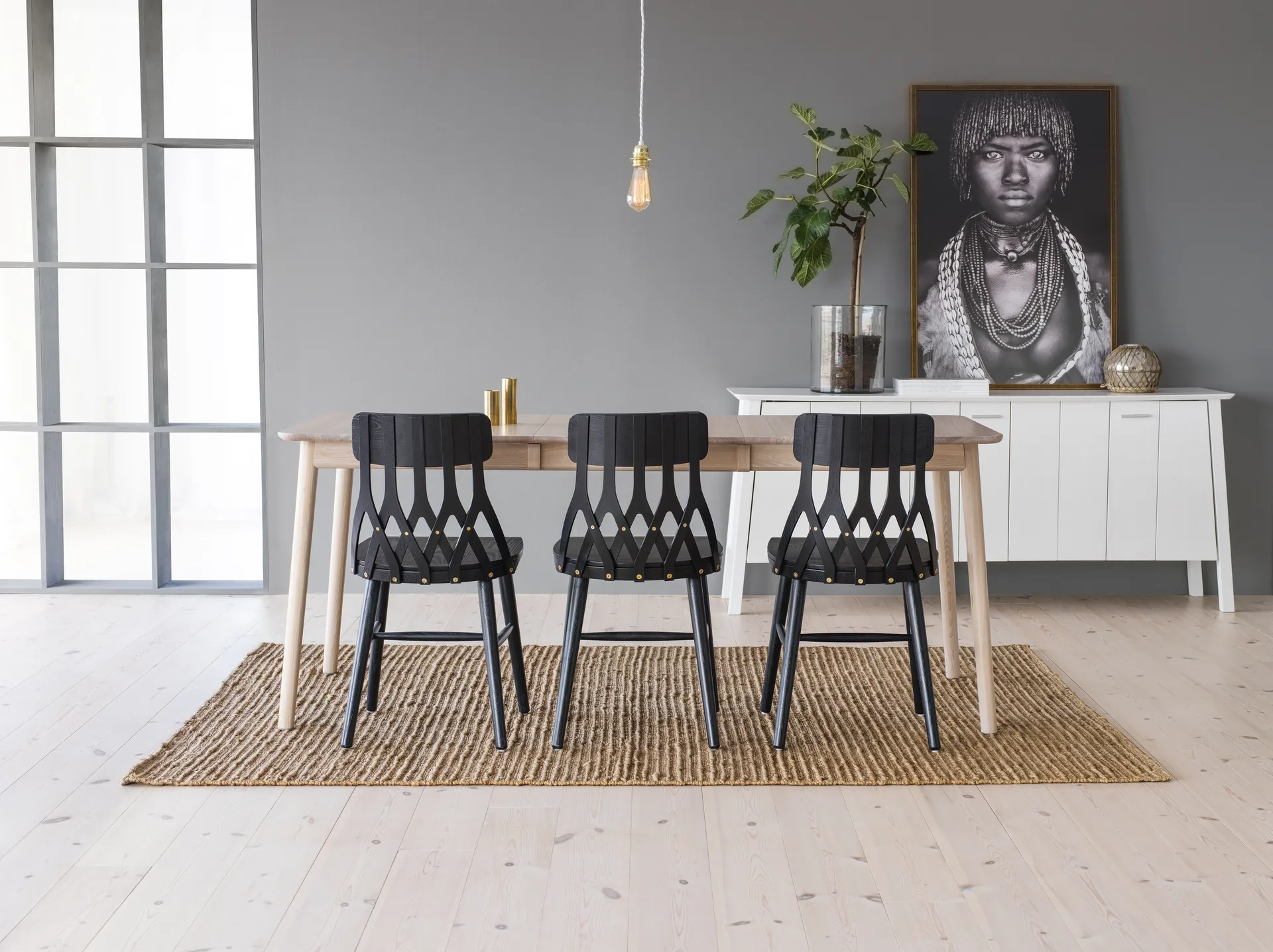 Silla Y5, Fresno barniz negro Hans K