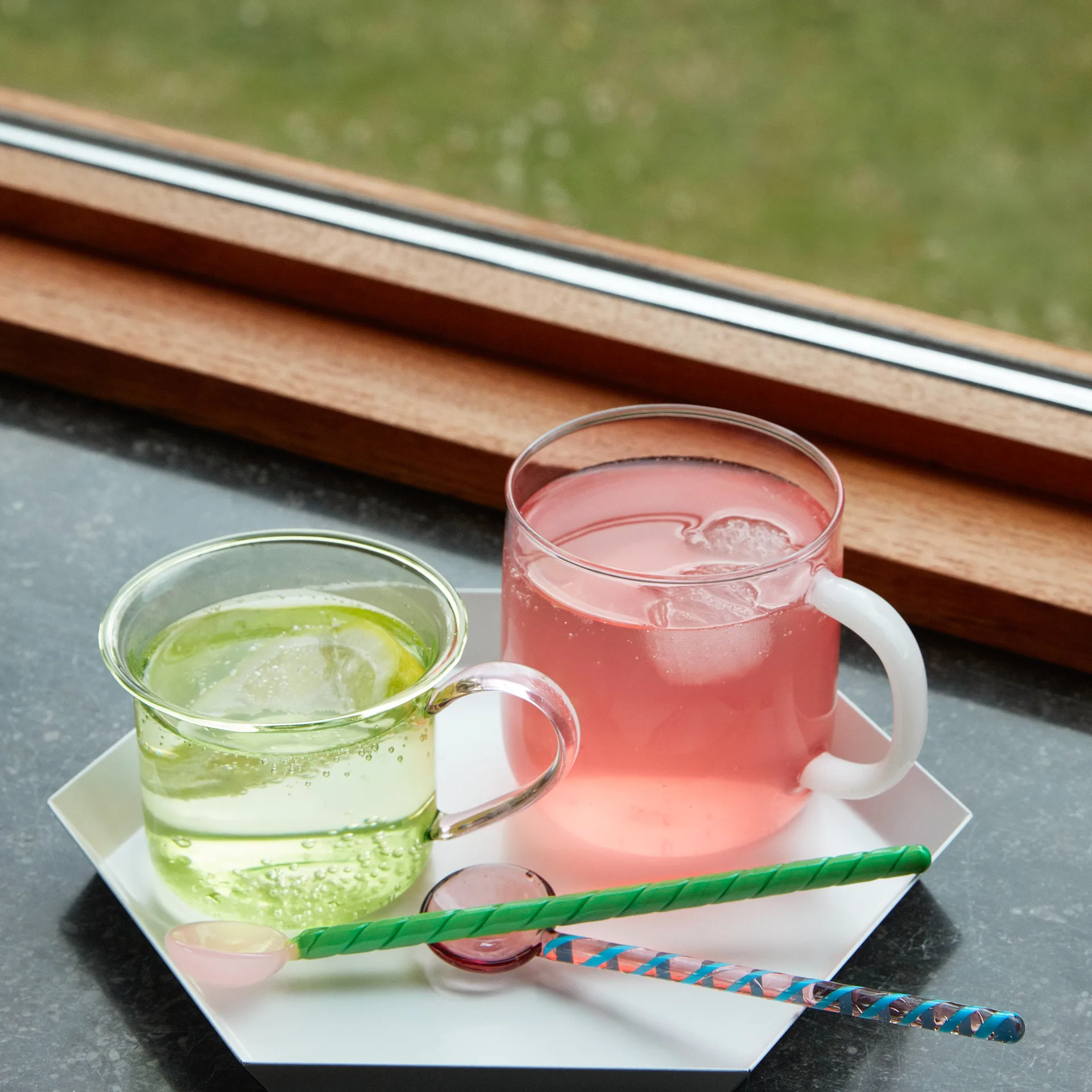 2 Cucharas de vidrio Round, Aubergine-light pink HAY