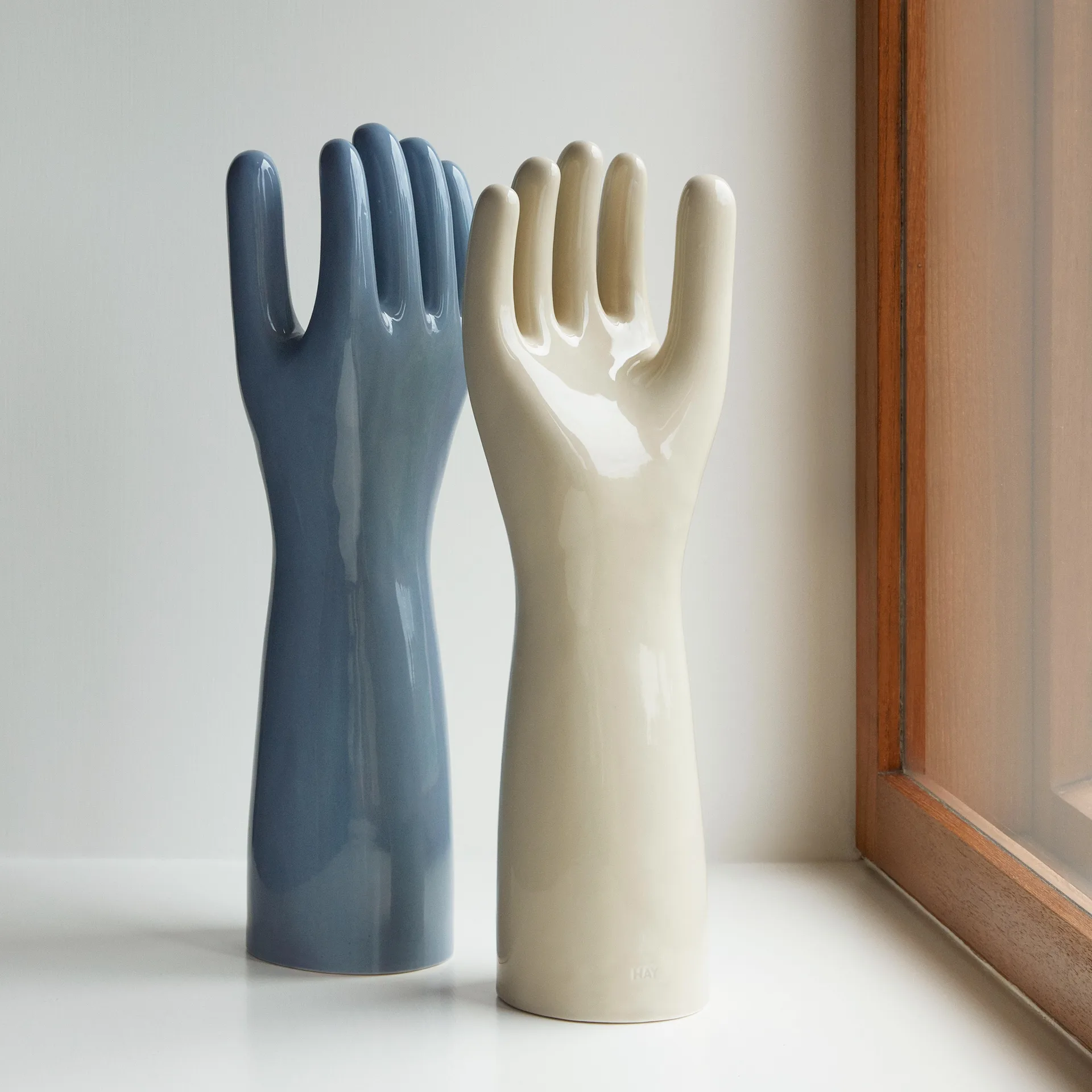 Adorno Deco Hand, Dusty blue HAY