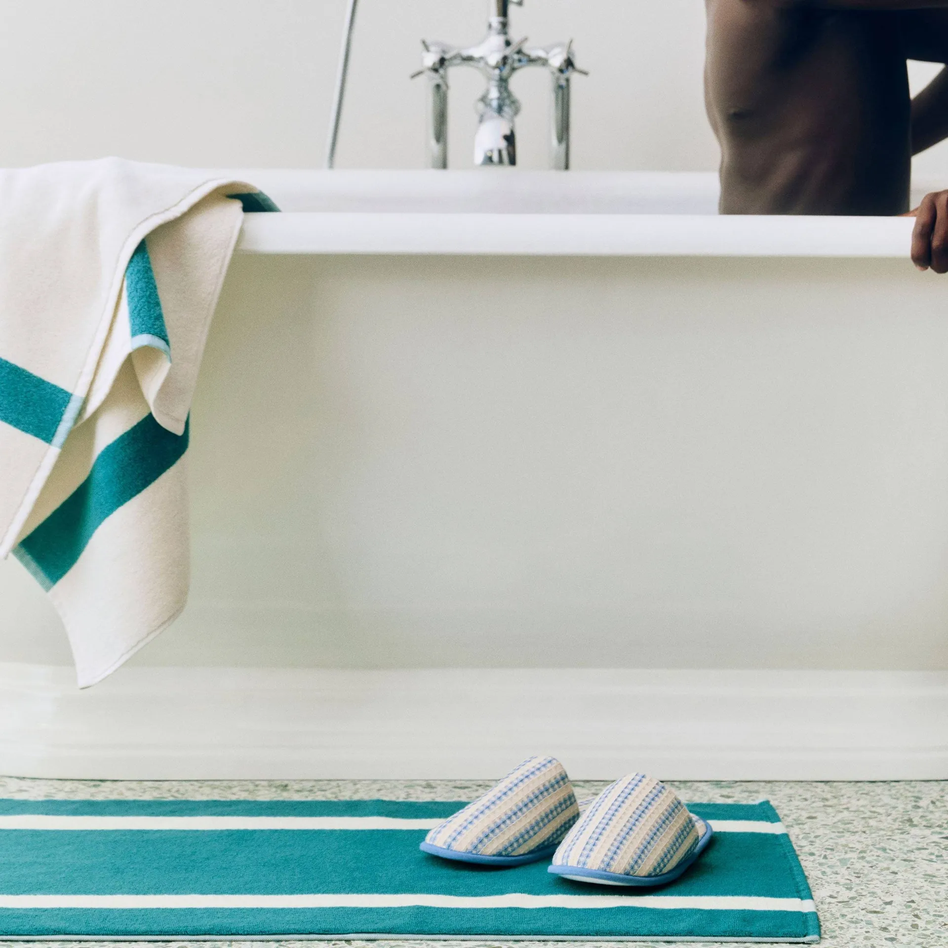 alfombra de baño Stripe, Petrol blue, 50x80 cm HAY