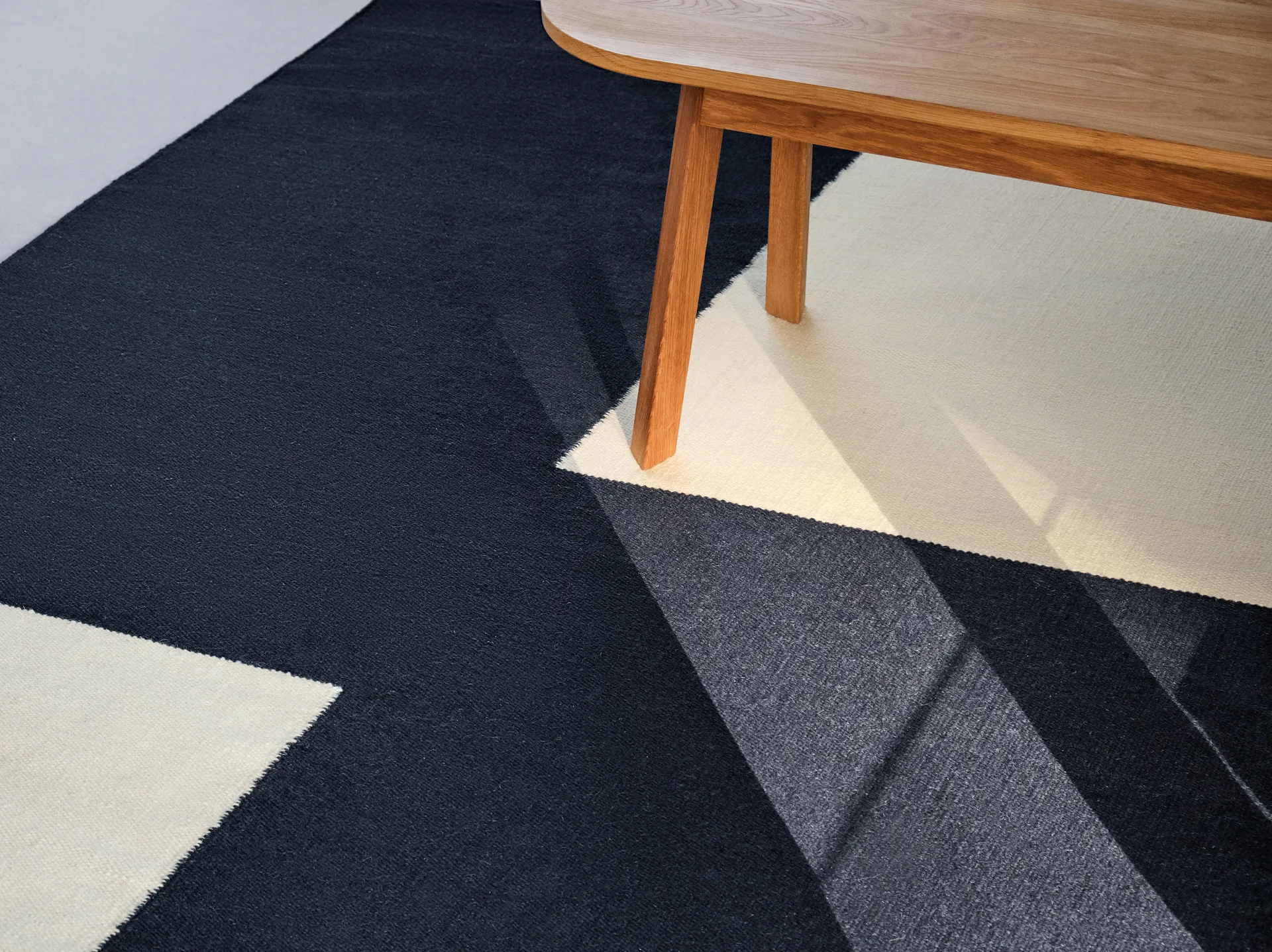 Alfombra Ethan Cook Flat Works 170x240 cm, Blue offset HAY