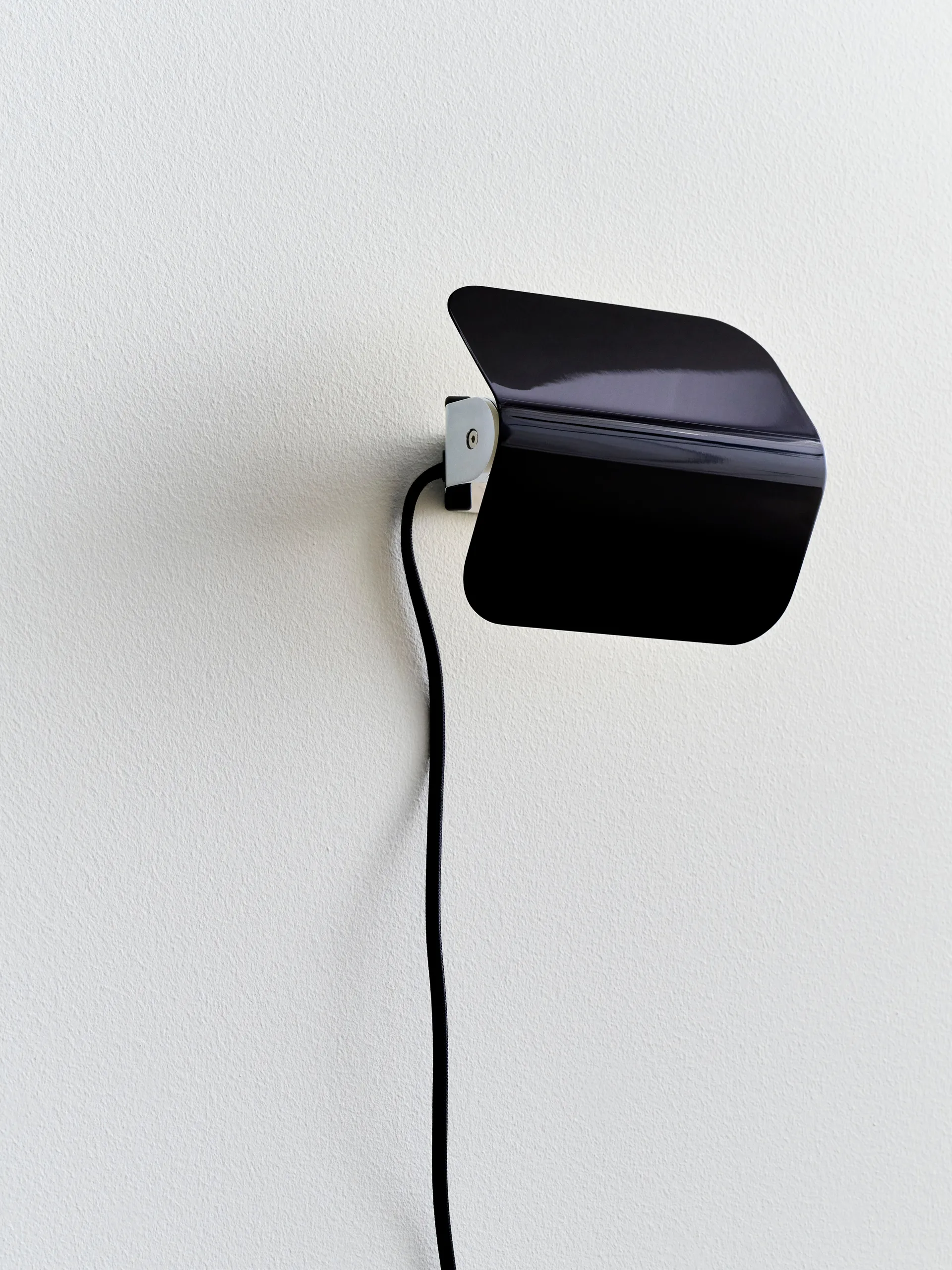 Aplique de pared Apex, Iron black HAY