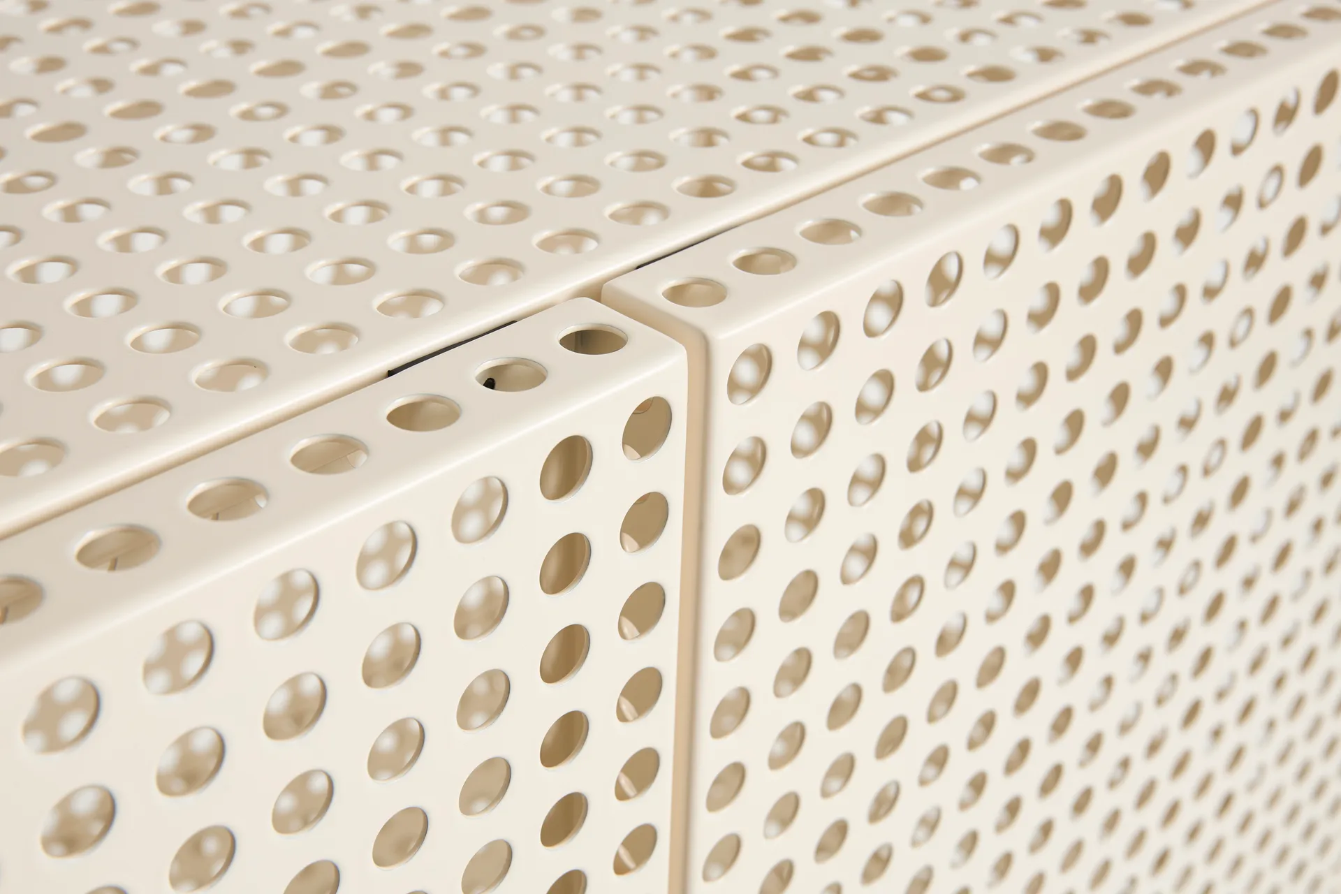 Armario Perforated Cabinet large, Eggshell HAY