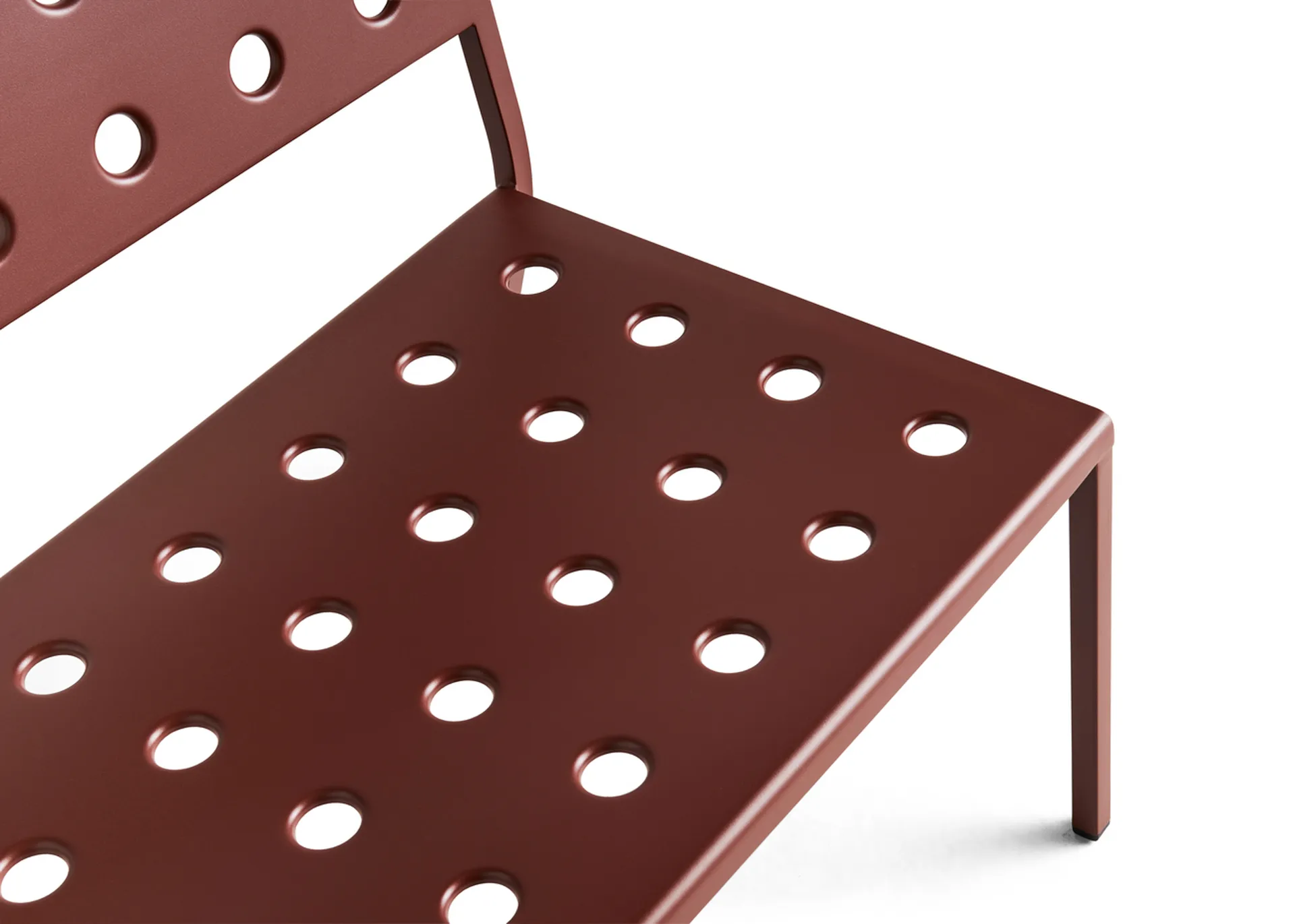 Banco Balcony Lounge 113,5×69 cm, Rojo hierro HAY