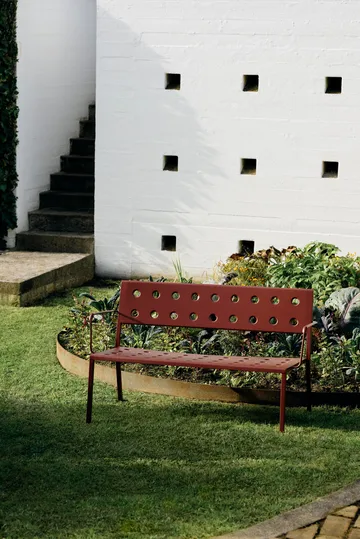 Banco Balcony Lounge con reposabrazos 121,5×69 cm - Rojo hierro - HAY