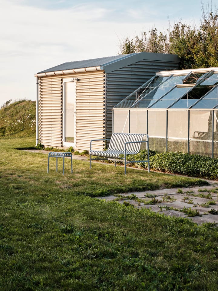 Banco con reposabrazos Palissade Dining  , Hot galvanized HAY