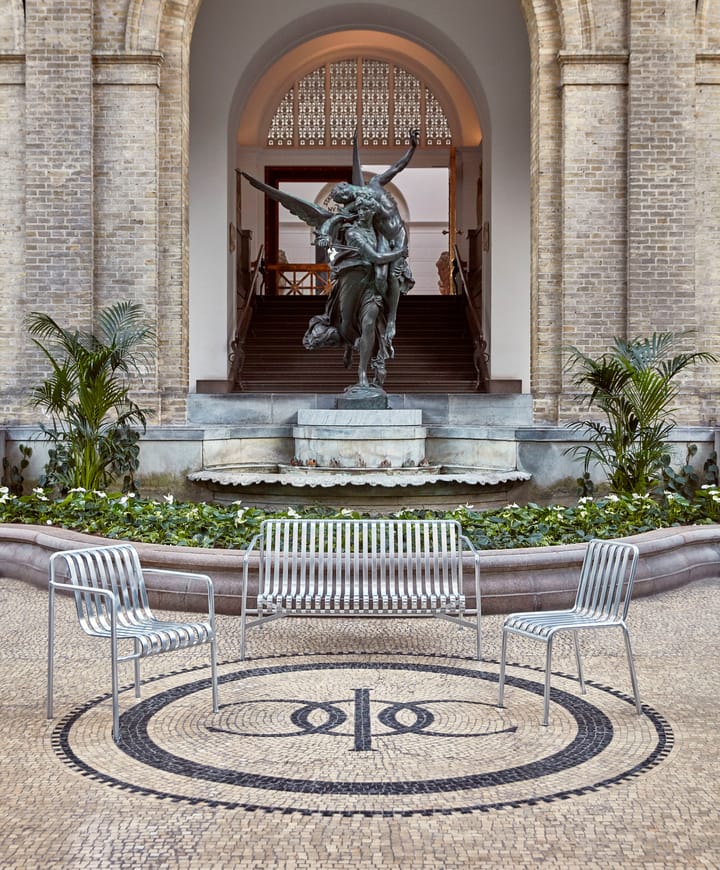 Banco con reposabrazos Palissade Dining  , Hot galvanized HAY