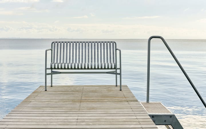 Banco con reposabrazos Palissade Dining  , Hot galvanized HAY