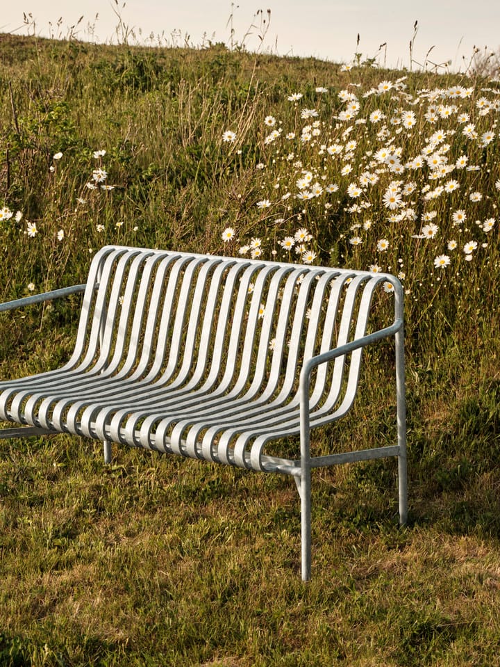 Banco con reposabrazos Palissade Dining  , Hot galvanized HAY