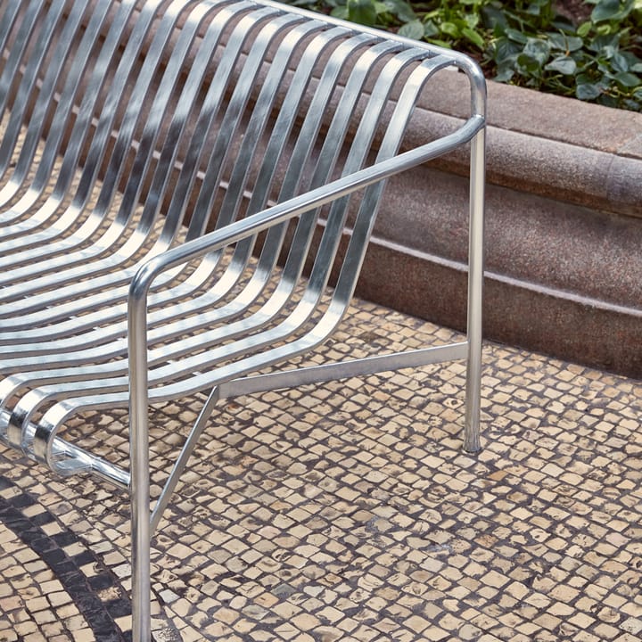 Banco con reposabrazos Palissade Dining  , Hot galvanized HAY