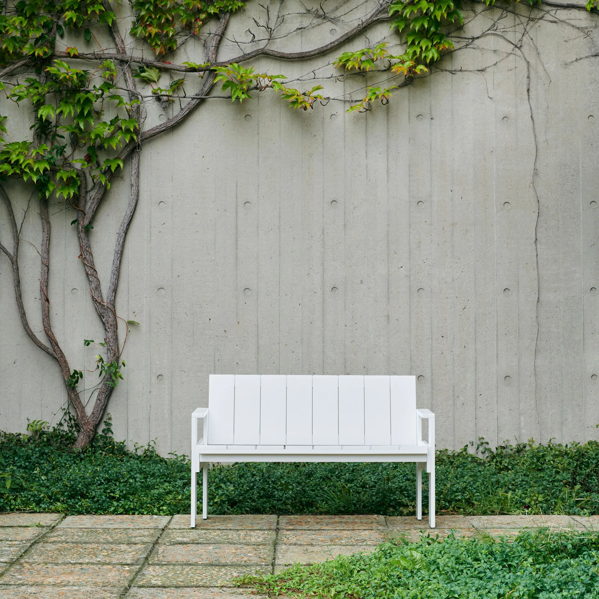 Banco Crate Dining Bench de pino lacado, Blanco HAY