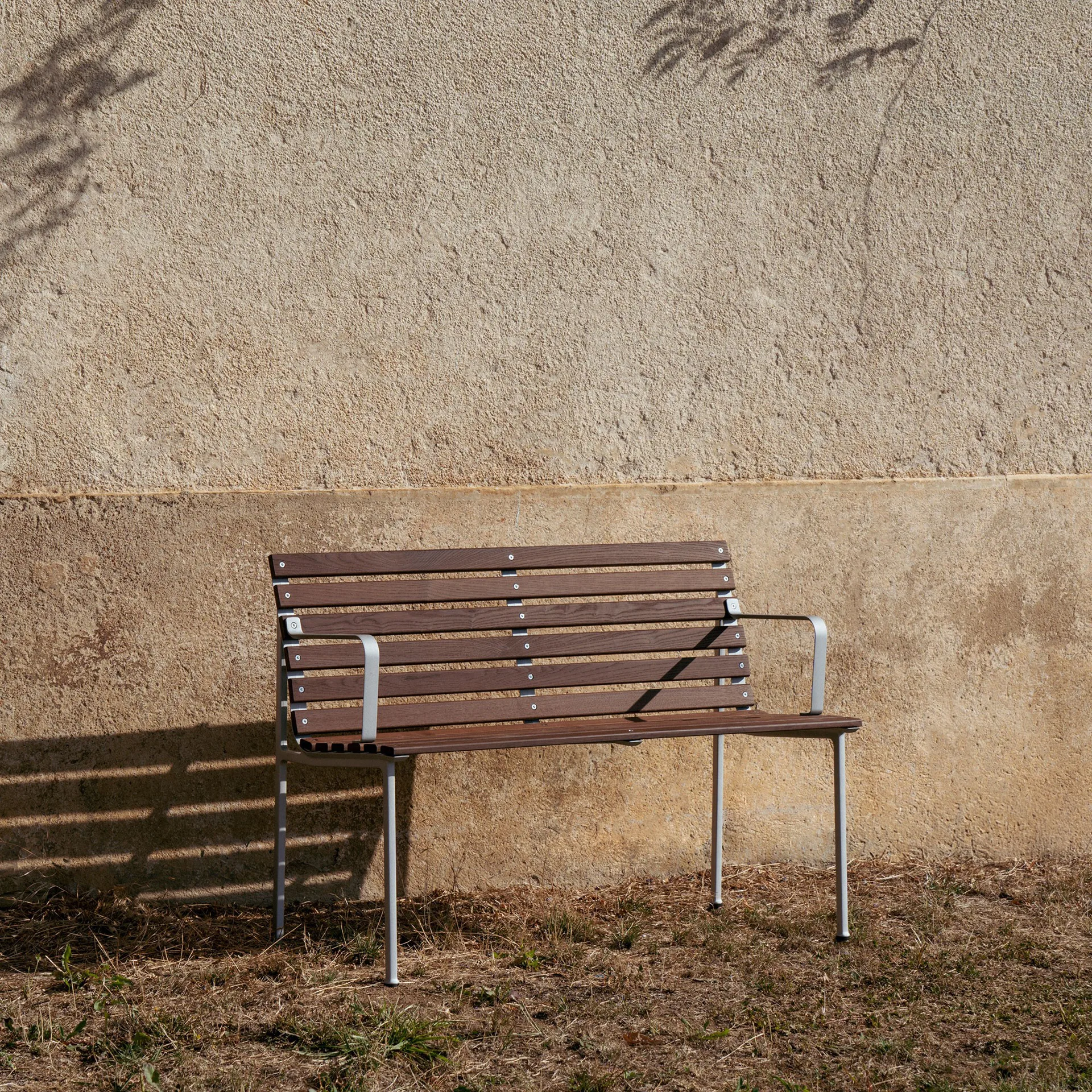 Banco Traverse Dining con reposabrazos, Fresno aceitado HAY