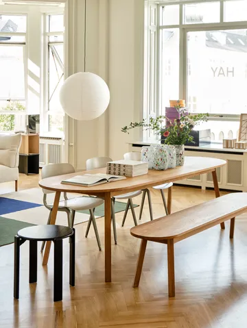 Banco Triangle Leg - roble lacado al agua, 150 cm - HAY