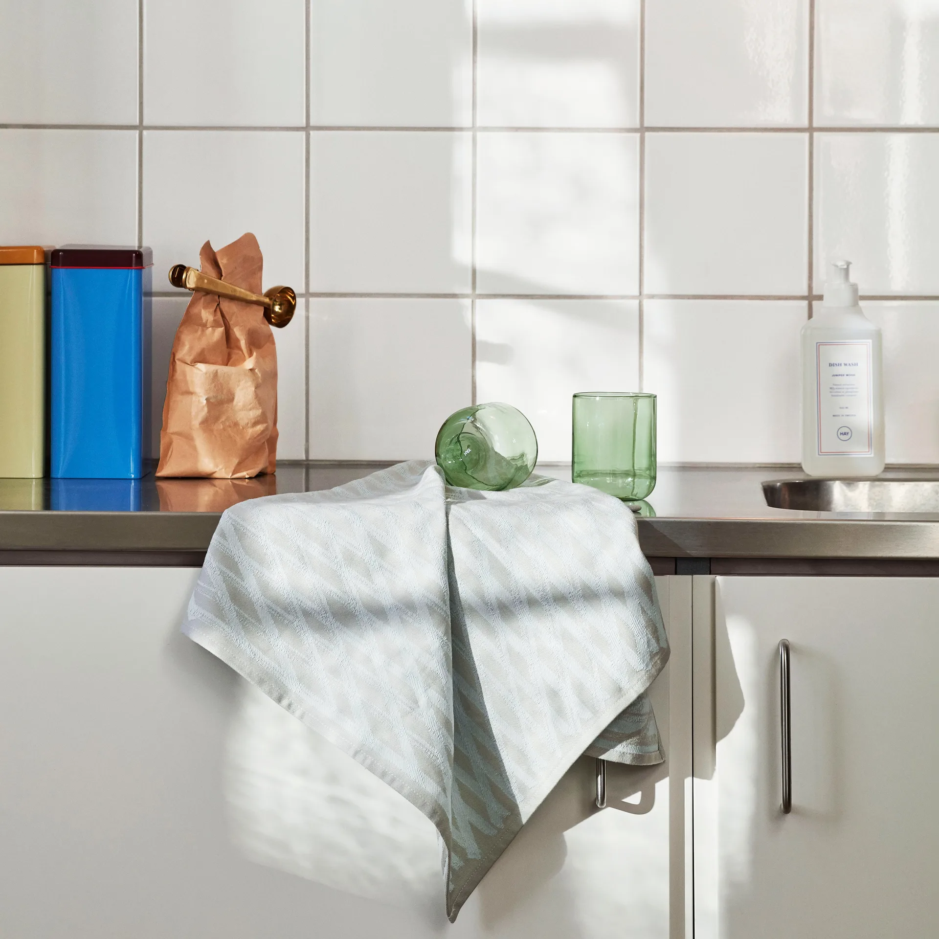 Bote de metal Tin by Sowden, amarillo HAY