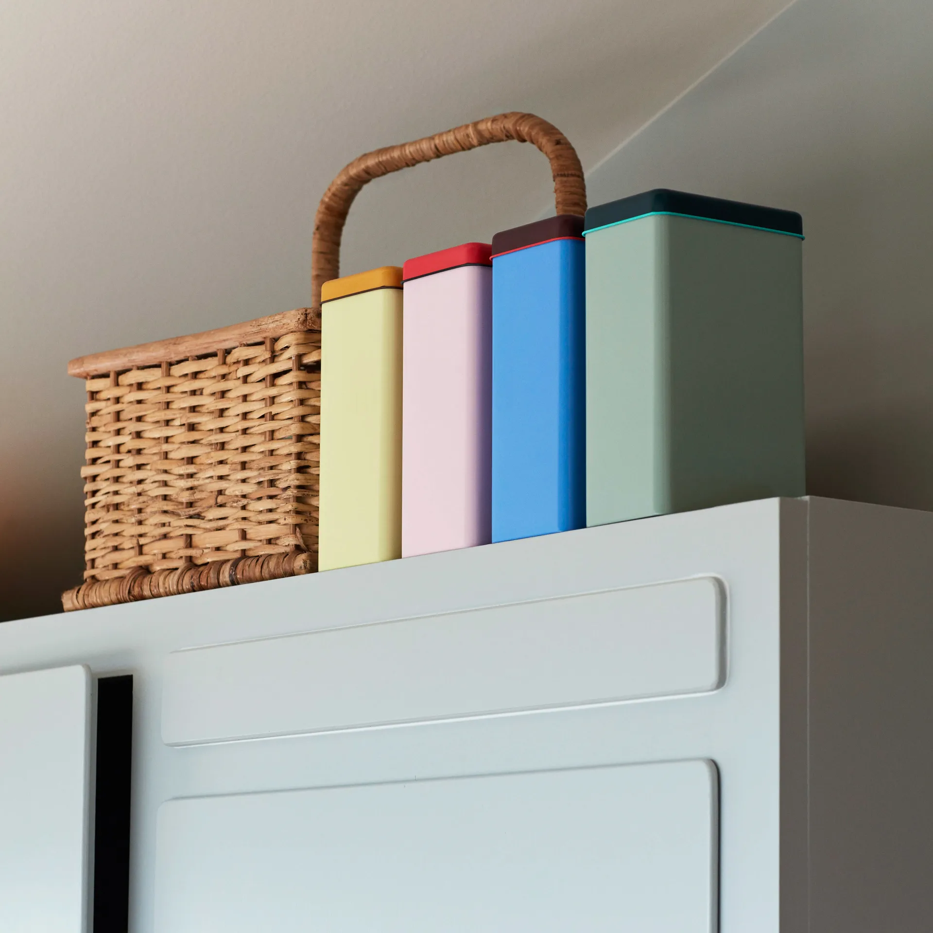 Bote de metal Tin by Sowden, menta HAY