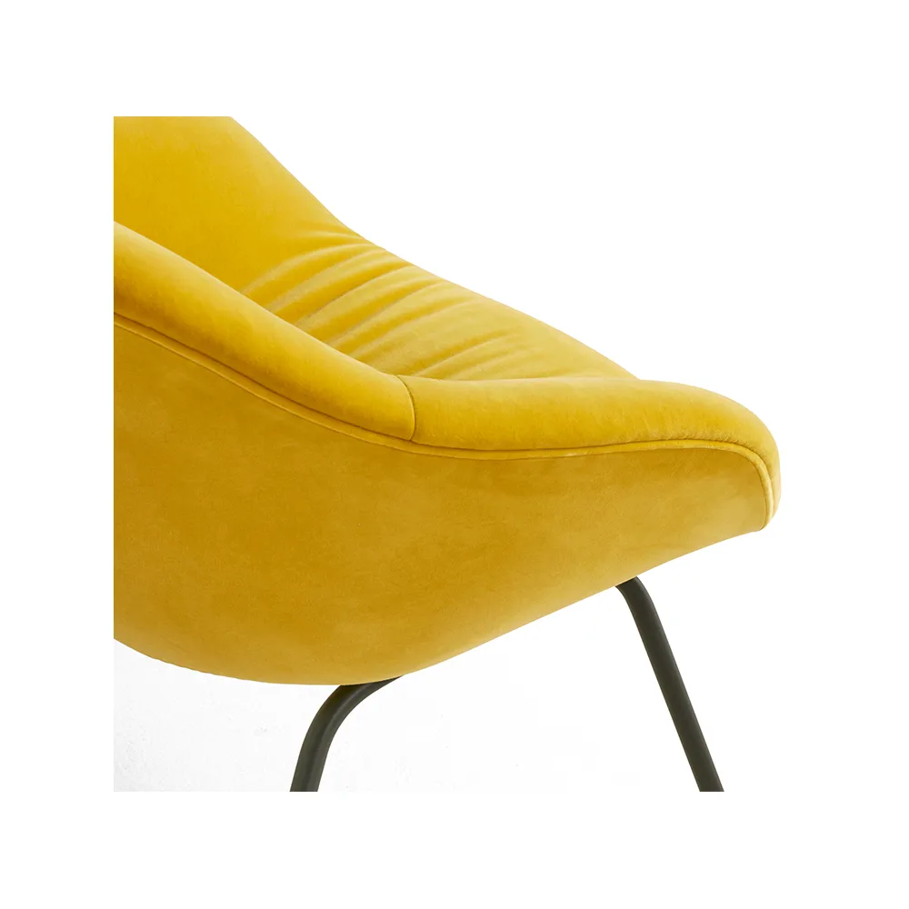 Butaca About a Lounge 87 Soft, Lola yellow-estructura de acero negra HAY
