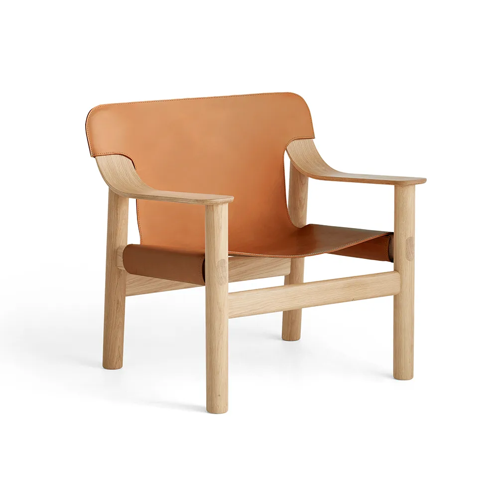 Butaca Bernard, cuero brandy, estructura de roble con barniz al agua HAY