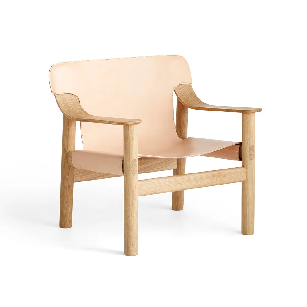 Butaca Bernard, cuero natural, estructura de roble con barniz al agua HAY