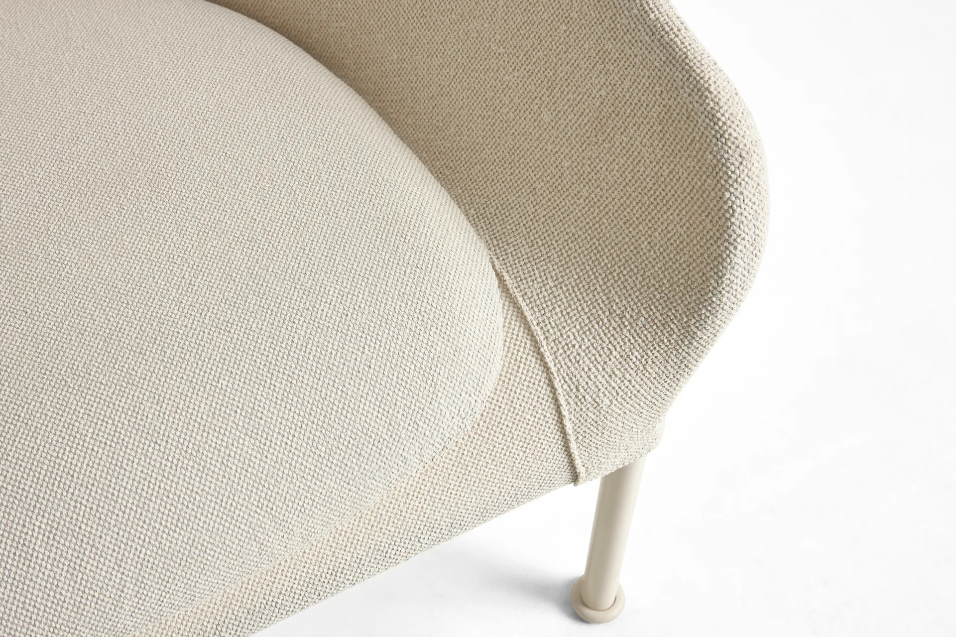Butaca Lounge O2 Lounge Chair, Soft cream-acero lacado eggshell HAY