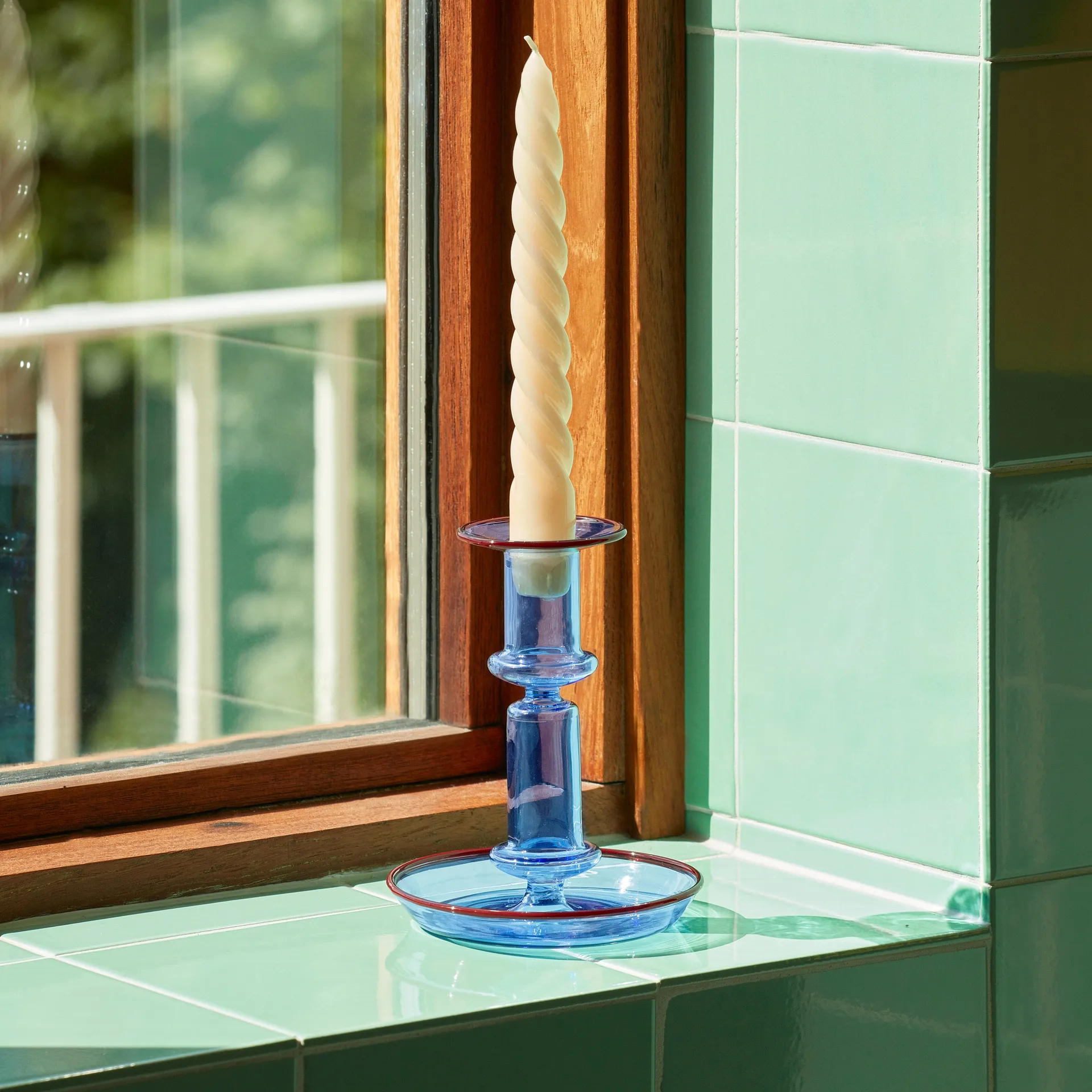 Candelabro Flare mediano, Light blue-red HAY