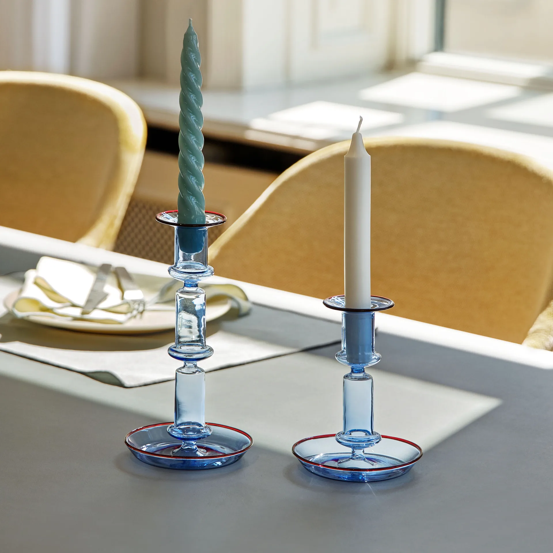 Candelabro Flare mediano, Light blue-red HAY