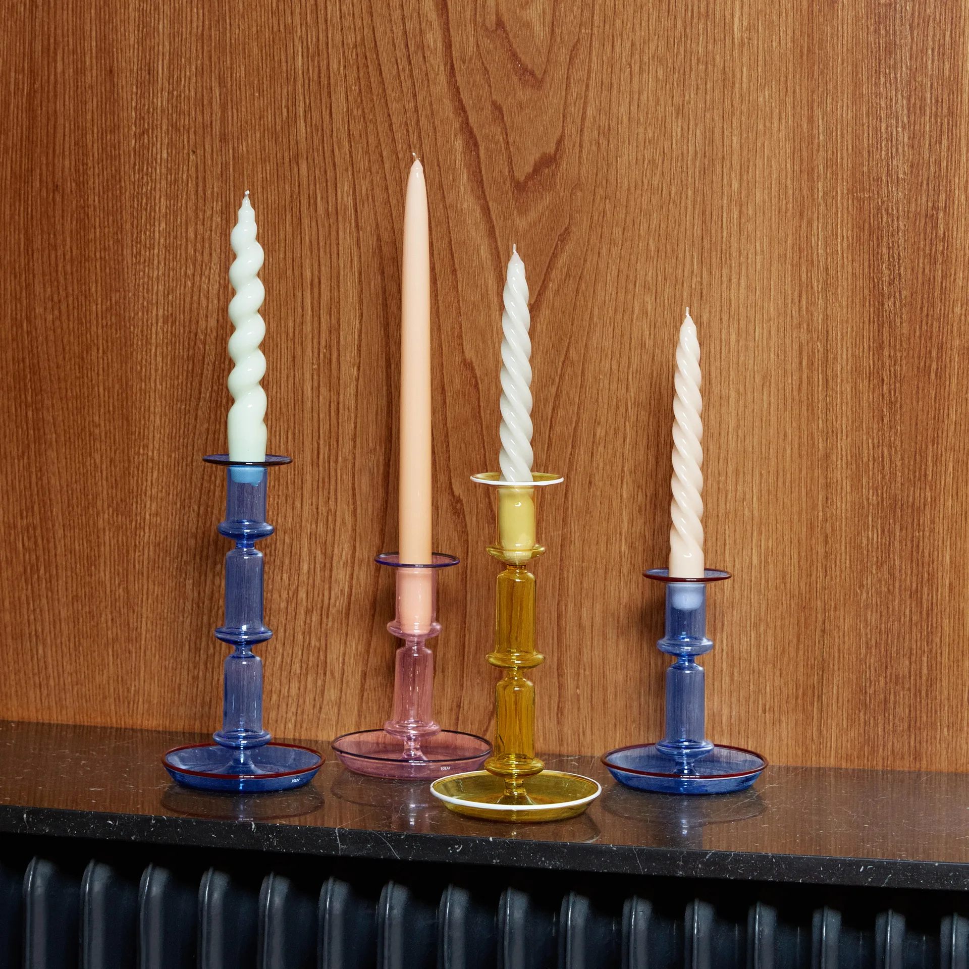 Candelabro Flare mediano, Pink-blue HAY