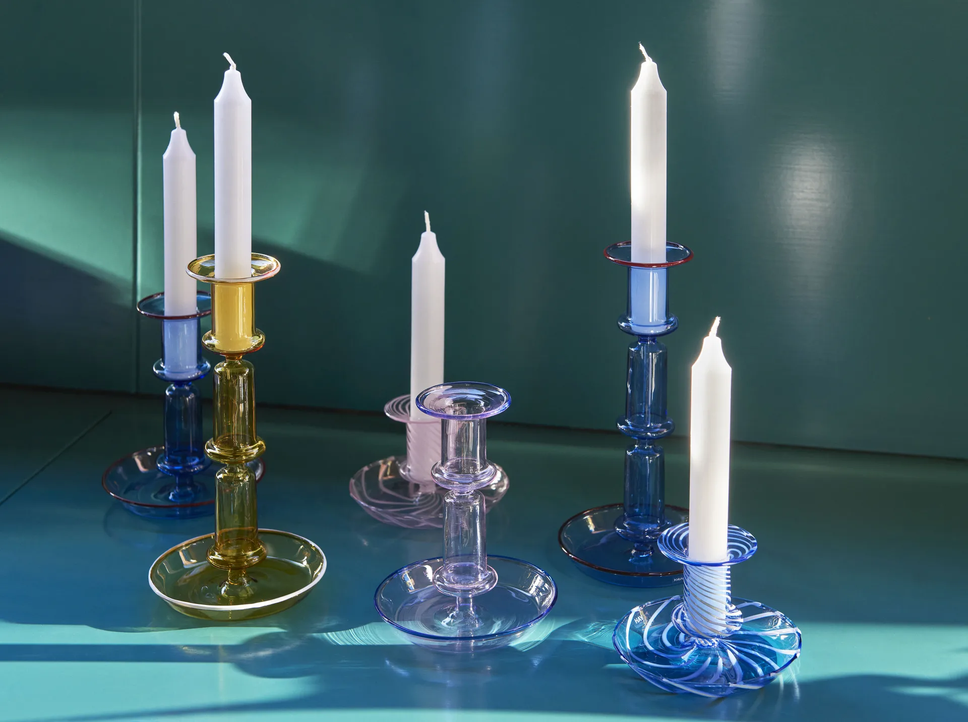 Candelabro Flare Stripe, Rosa-raya en blanco HAY