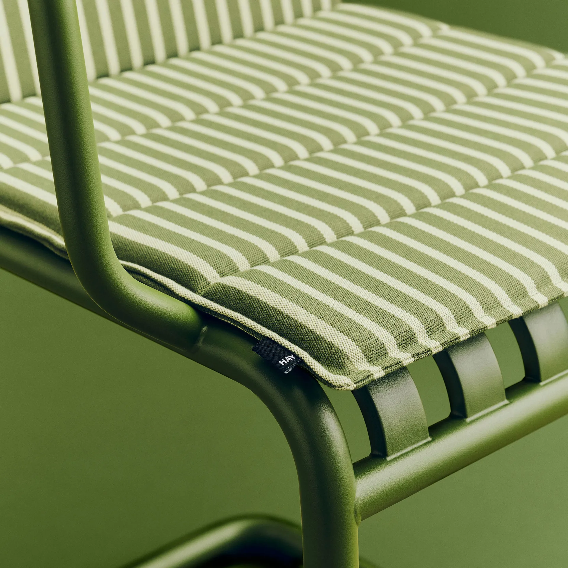 Cojín de asiento Terrazza Folding, Olive bold stripe, 82x40 cm HAY