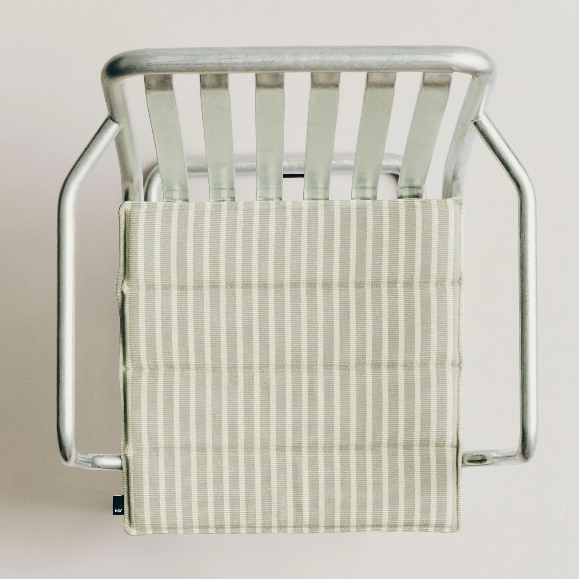 Cojín de asiento Terrazza, Grey bold stripe, 40x40 cm HAY