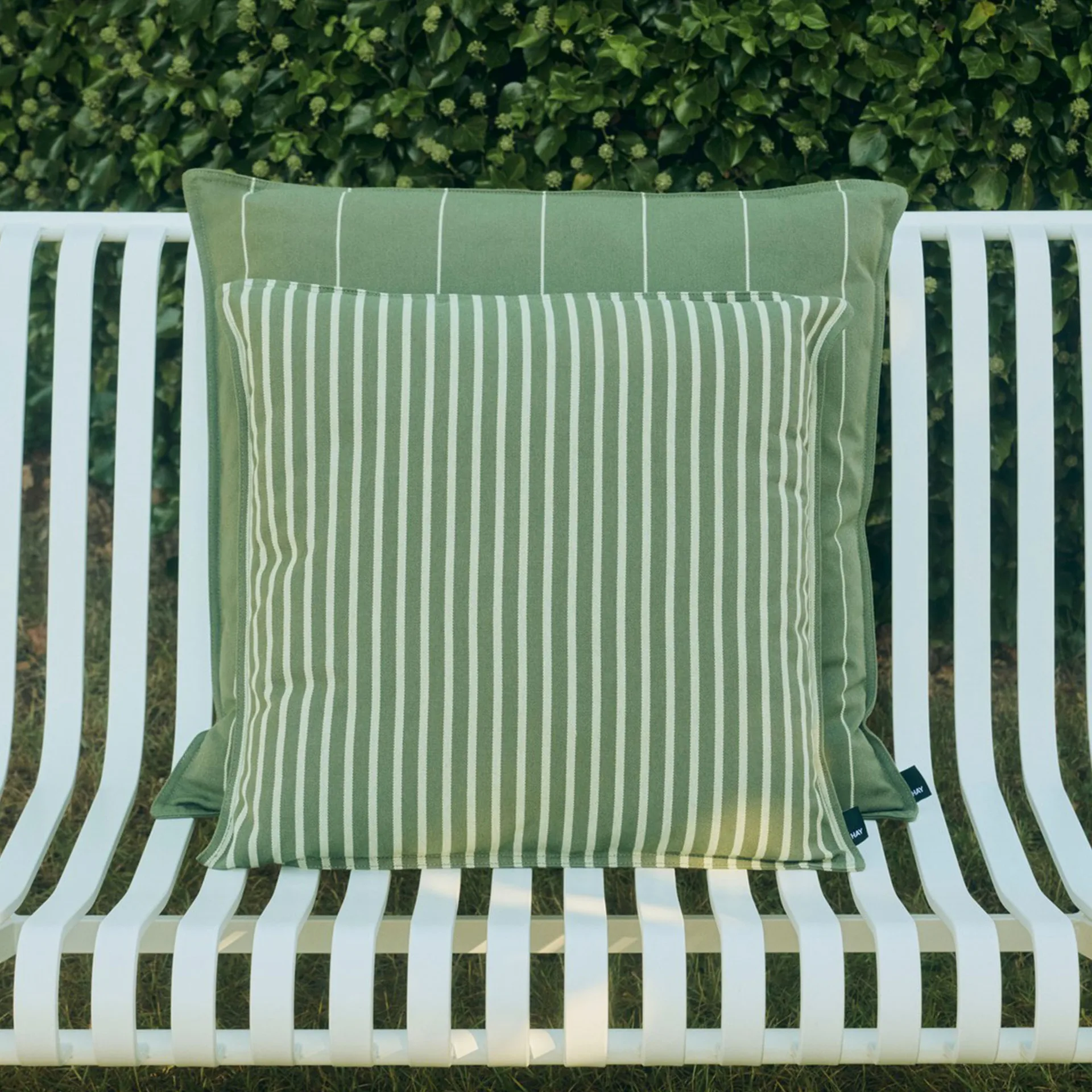 Cojín Terrazza, Olive narrow stripe, 60x60 cm HAY