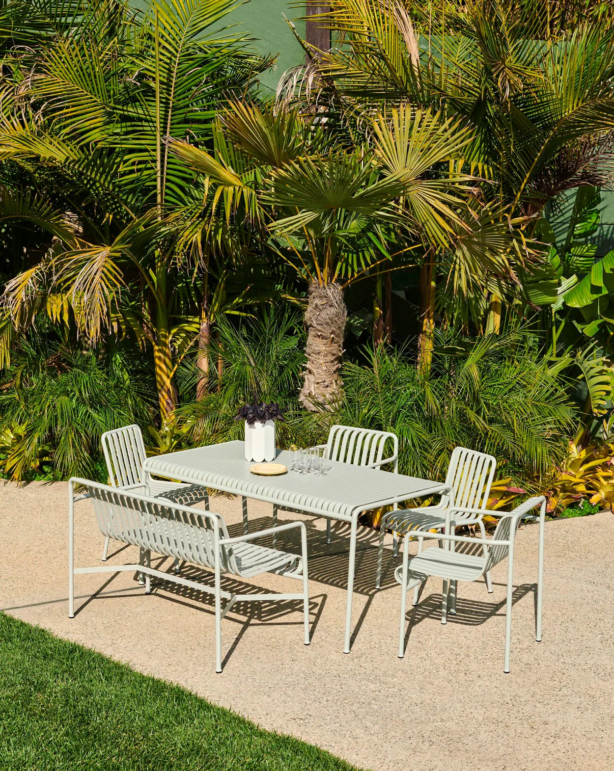 Conjunto de comedor Palissade 2 sillas con reposabrazos Dining + banco 170x90 cm, sky grey,  HAY