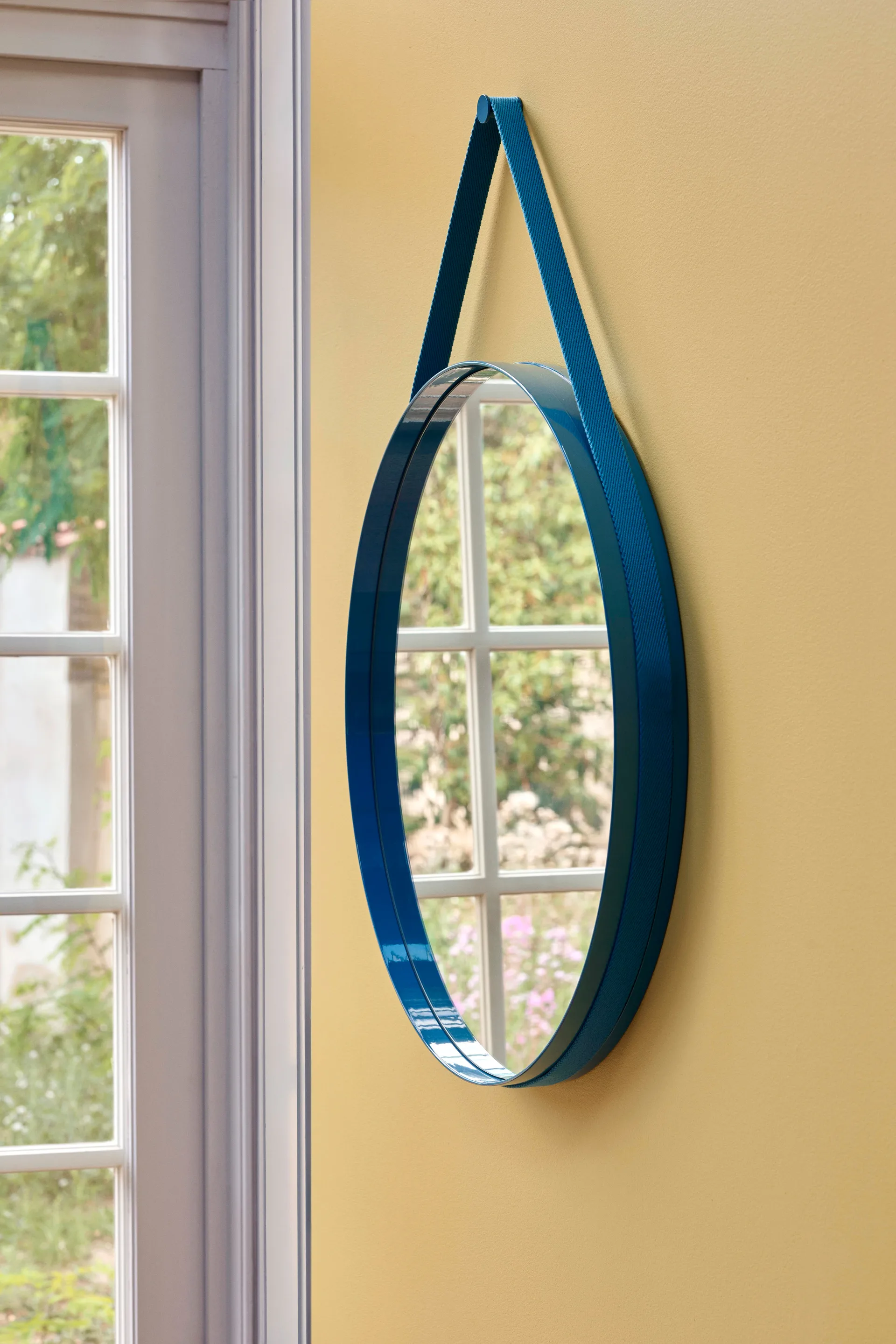 Espejo Strap Mirror Ø70 cm, Blue HAY