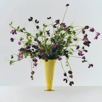 Jarrón Conical - Yellow-lime green, large - HAY