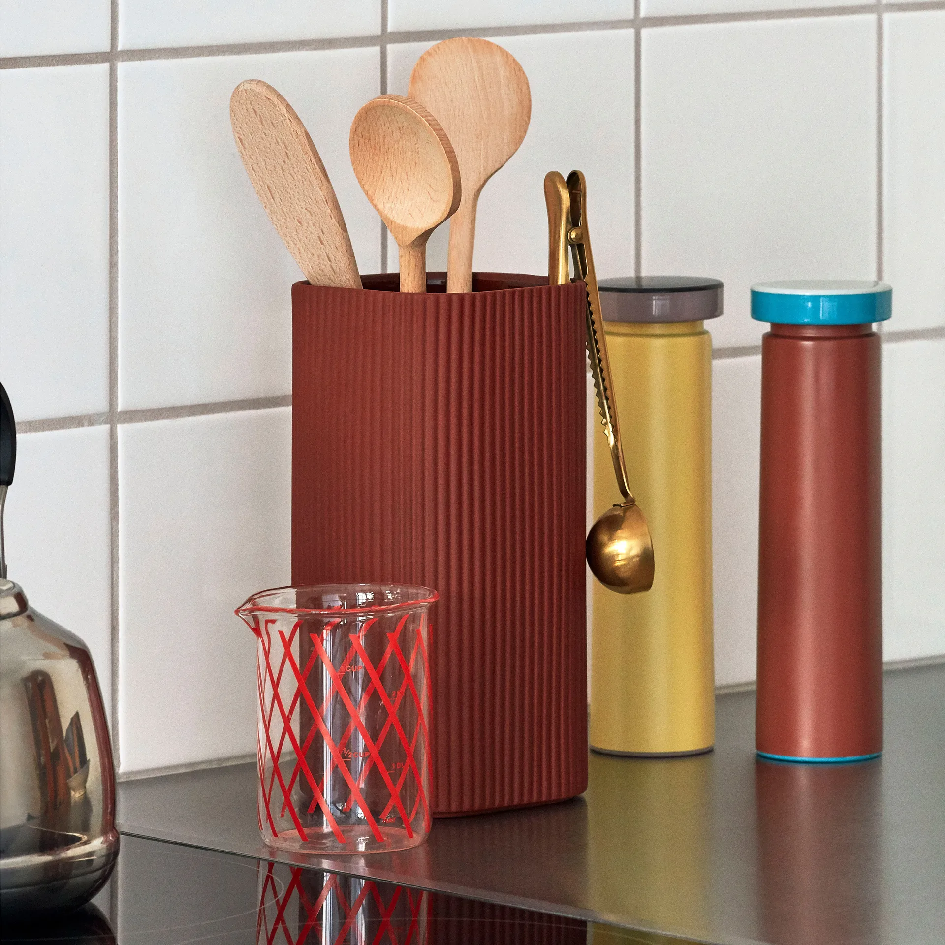 Jarrón Facade 22 cm, Dark terracotta HAY