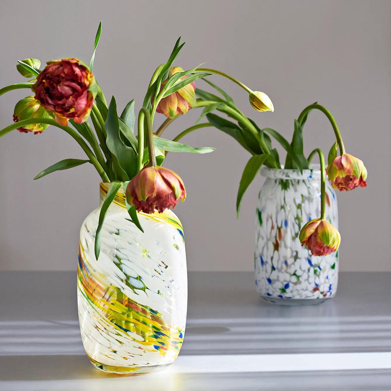 Jarrón Splash Roll Neck M 22 cm, White dot (multi) HAY