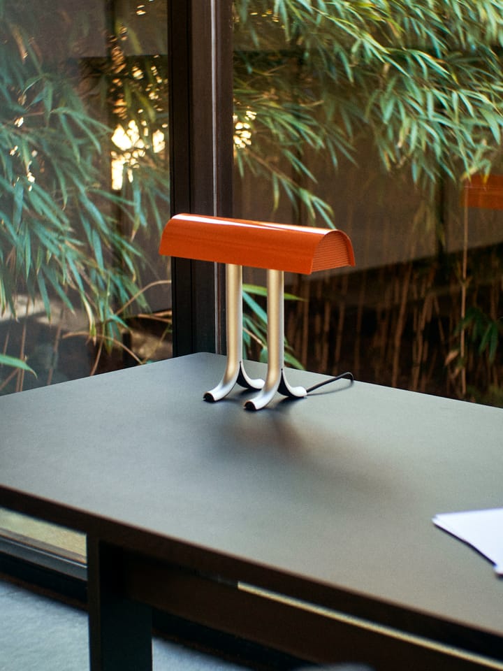 Lámpara de mesa Anagram, Charred naranja HAY