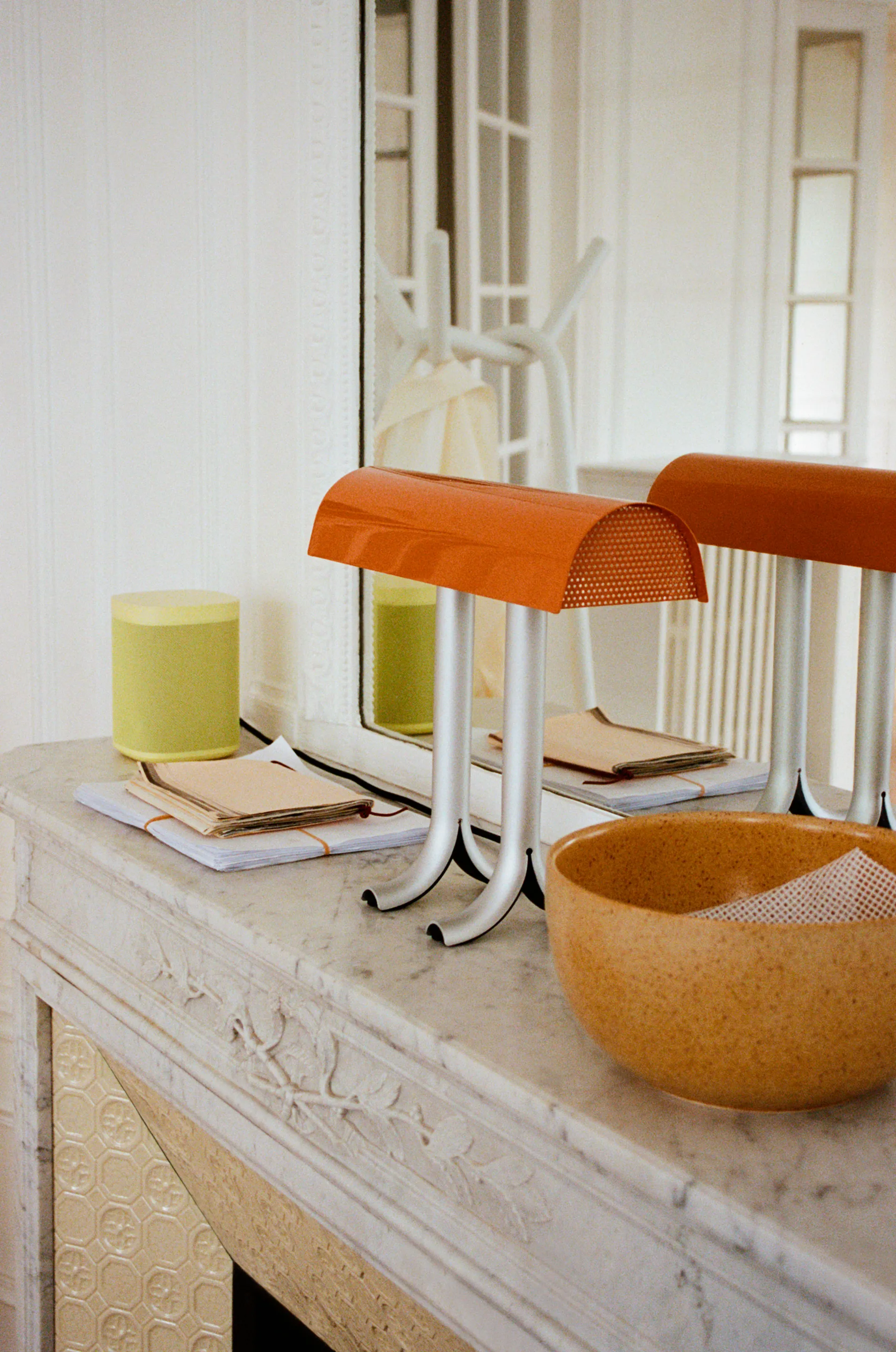 Lámpara de mesa Anagram, Charred naranja HAY