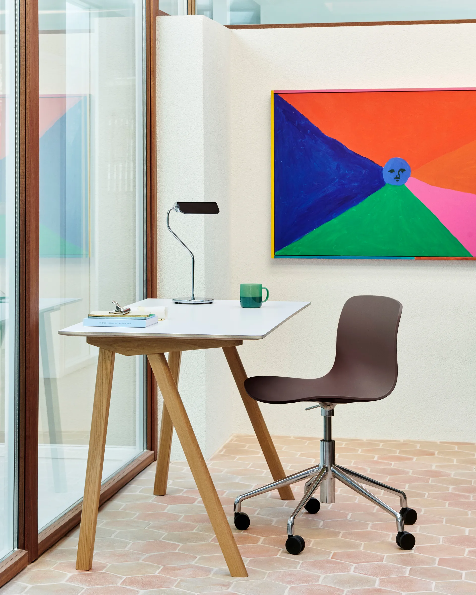 Lámpara de mesa Apex, Iron black HAY