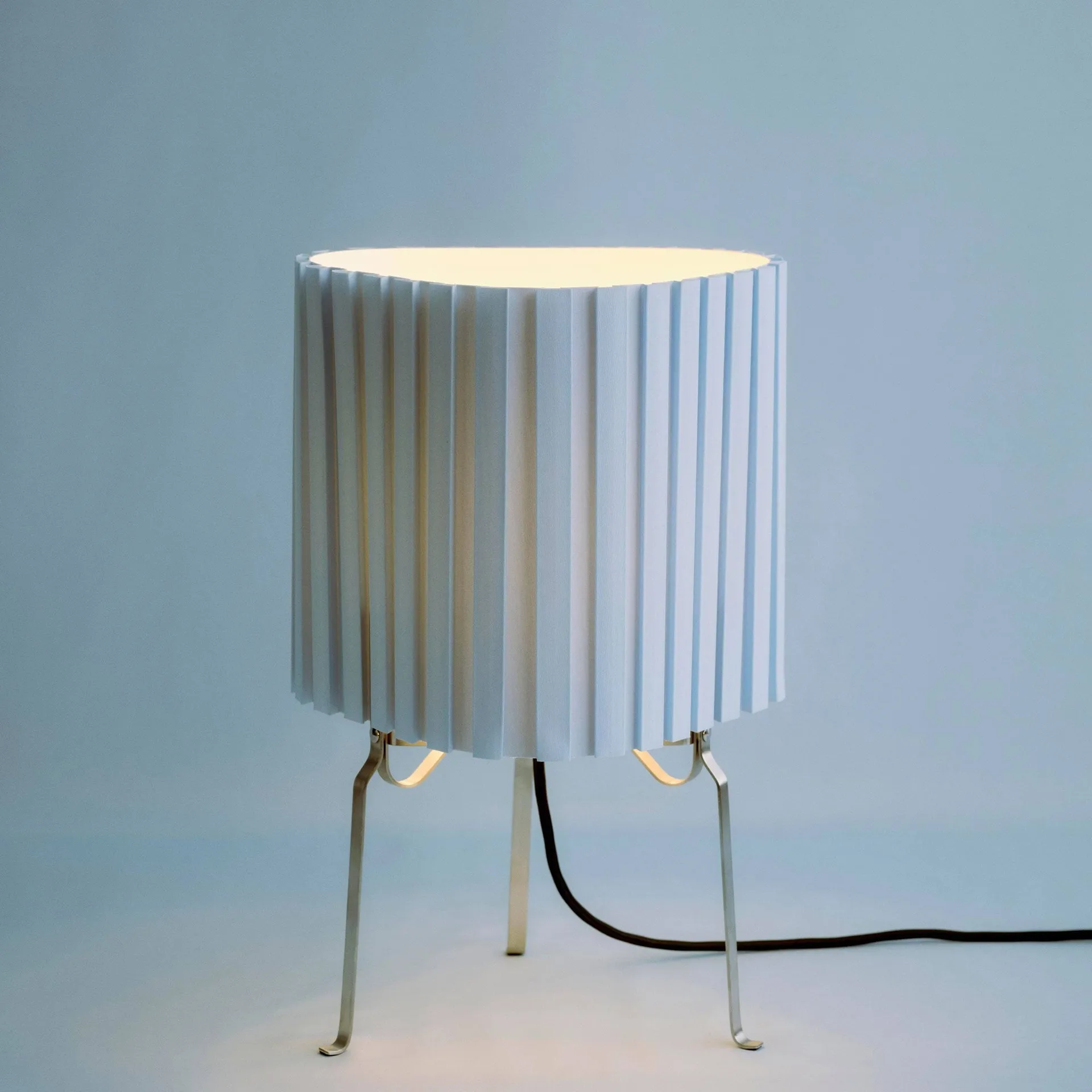 Lámpara de mesa Canelé, Soft blue HAY