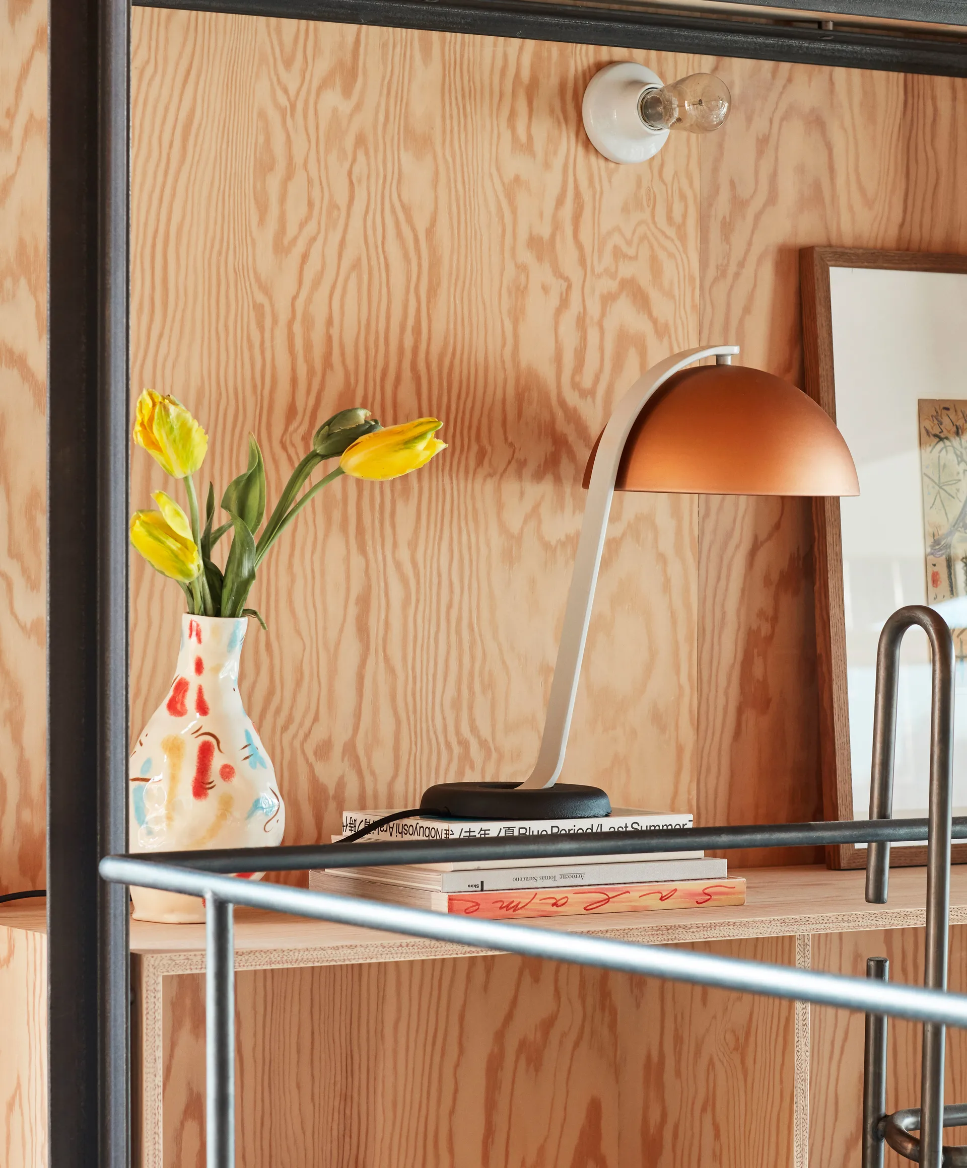 Lámpara de mesa Clye, Mocca anodised HAY