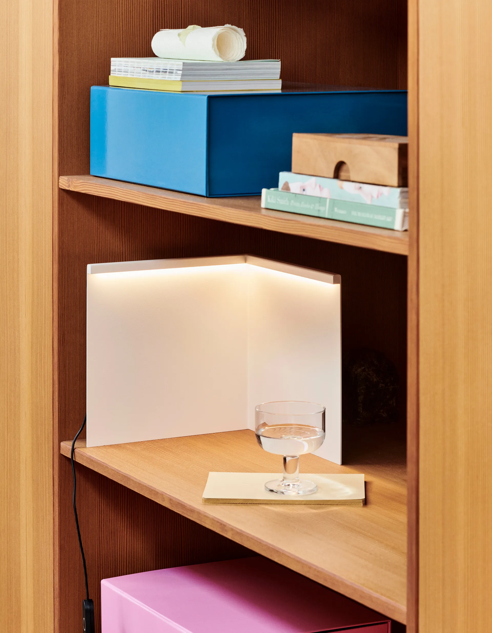 Lámpara de mesa LBM Corner, Cream white HAY