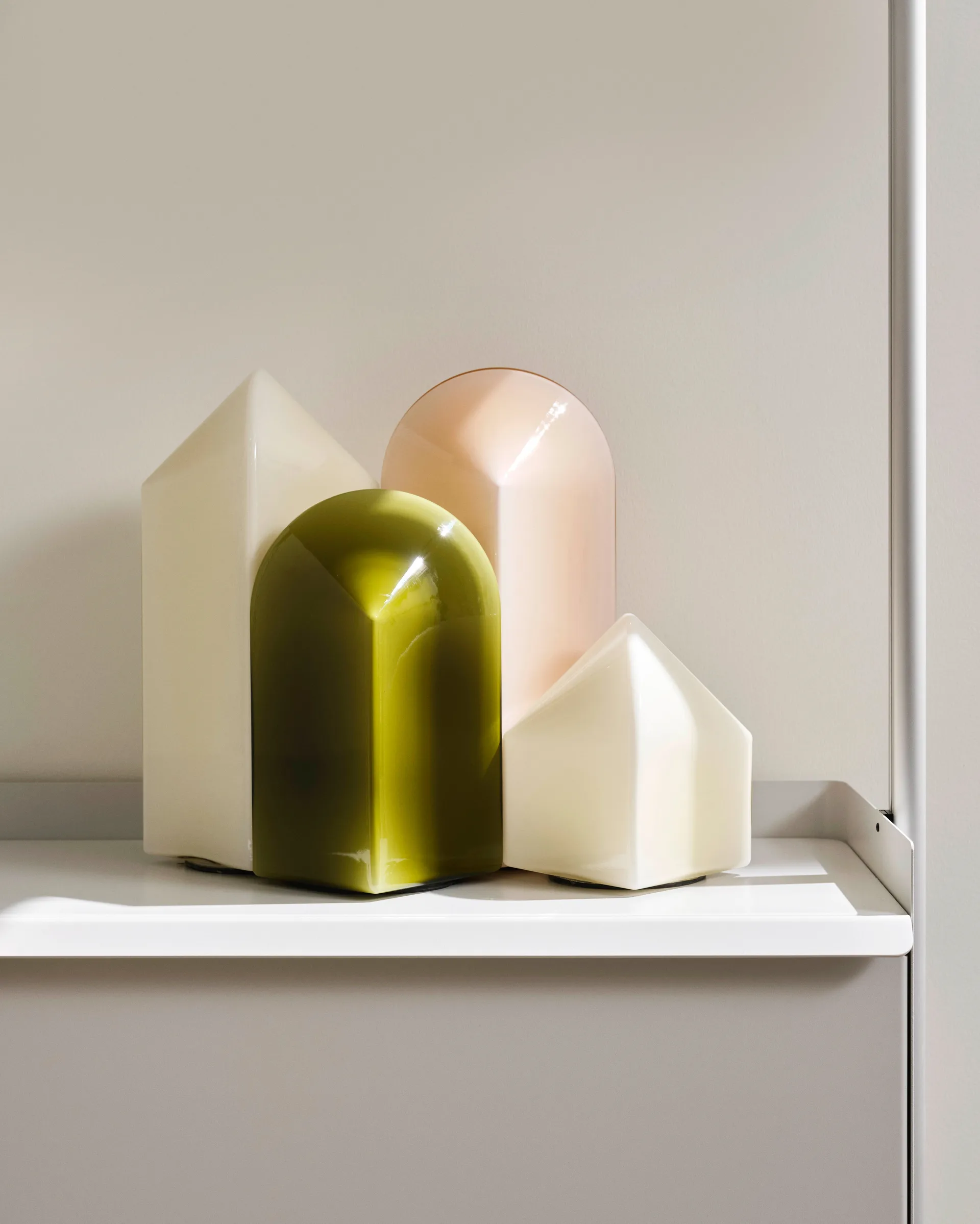 Lámpara de mesa Parade 24 cm, Shell white HAY