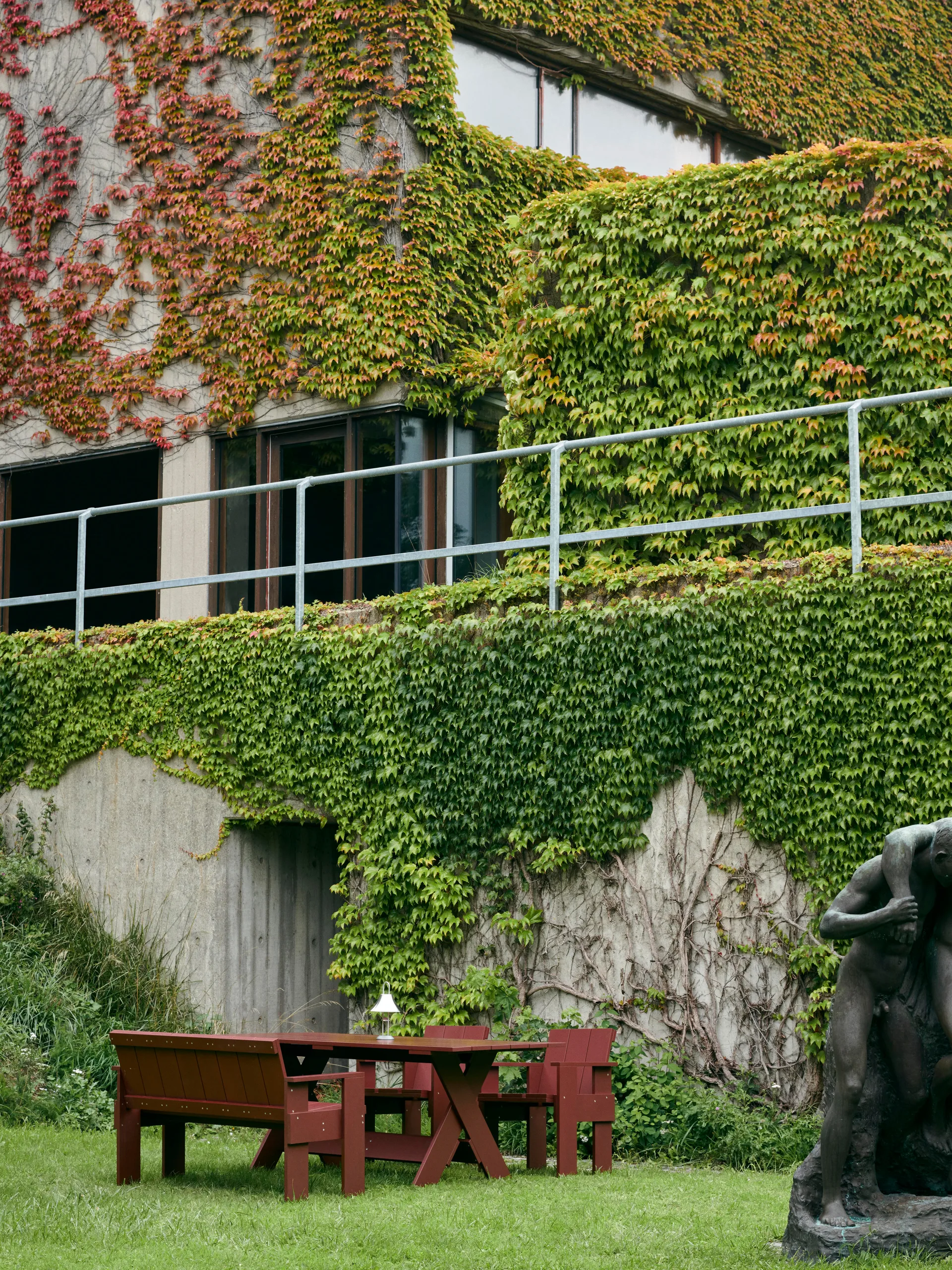 Lámpara de mesa portátil Mousqueton, Oyster white HAY