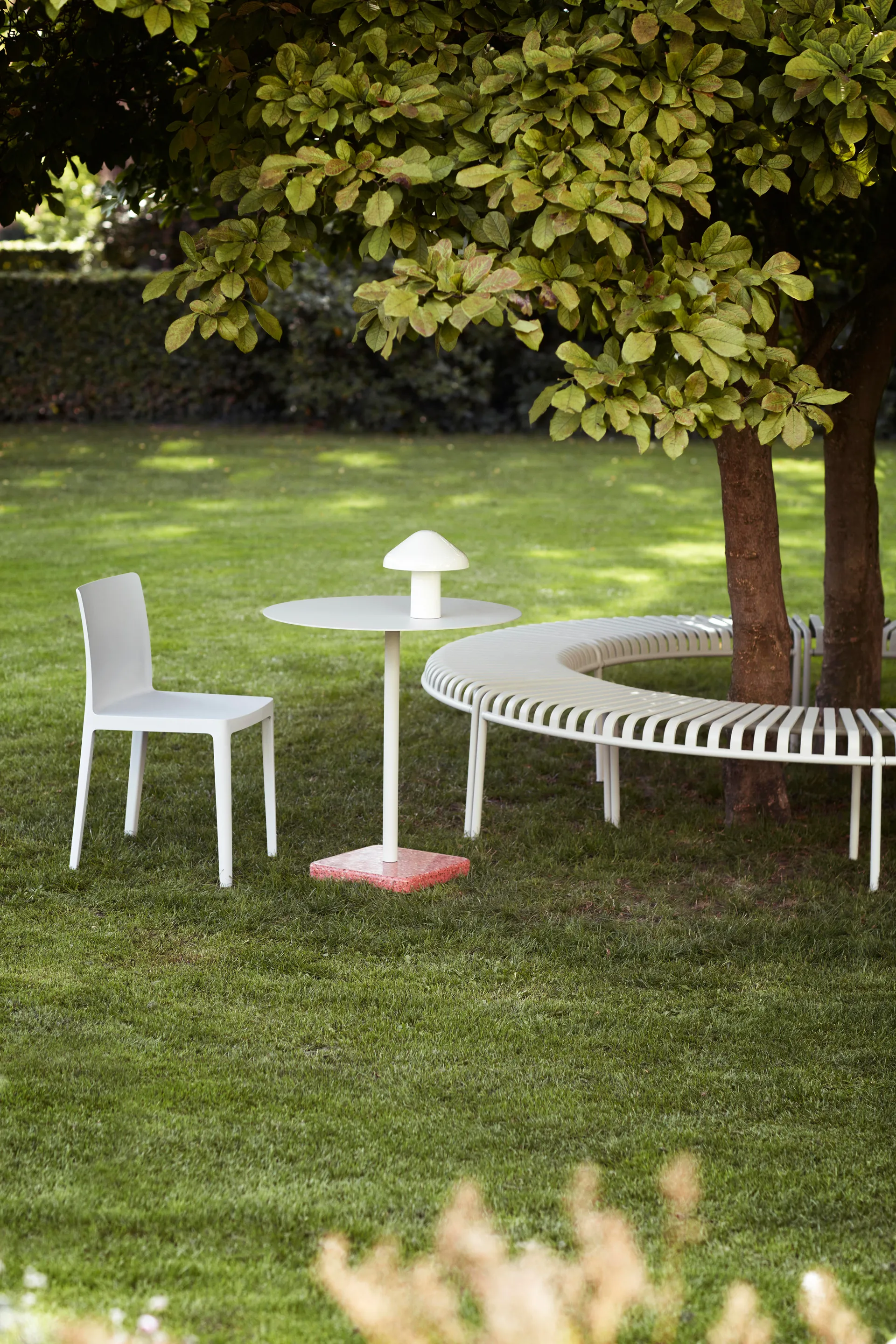 Lámpara de mesa portátil Pao, Cream white HAY